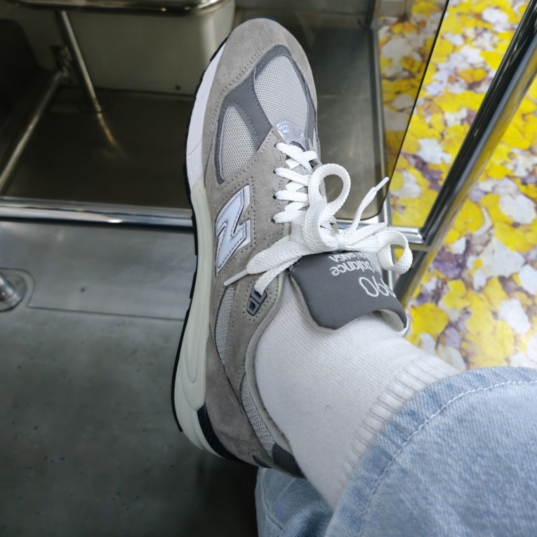 New Balance 990v2 Made in USA Grey 착용 스타일 - 5