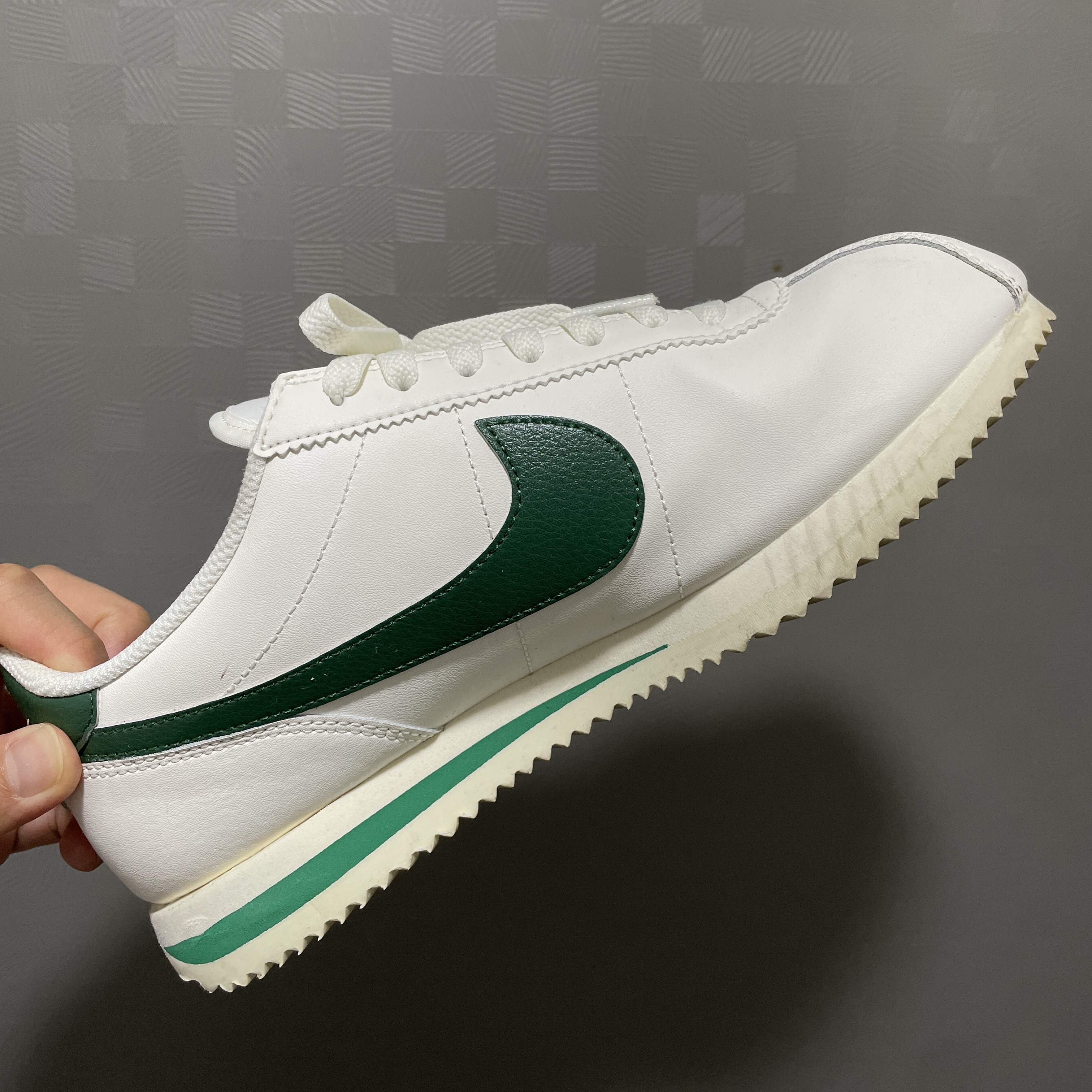 (W) Nike Cortez Gorge Green and Malachite 착용 스타일