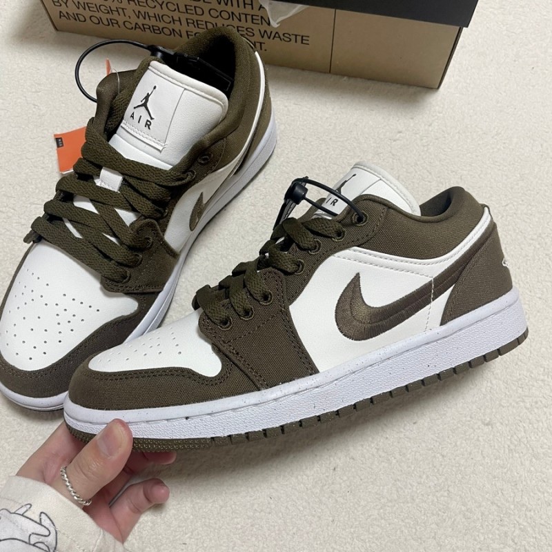 (W) Jordan 1 Low SE Light Olive 착용 스타일 - 1