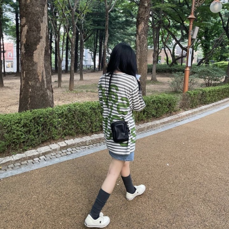 [KREAM 단독] Safarispot Women 1/2 Ticketing Stripe Border Tee Gray 착용 스타일