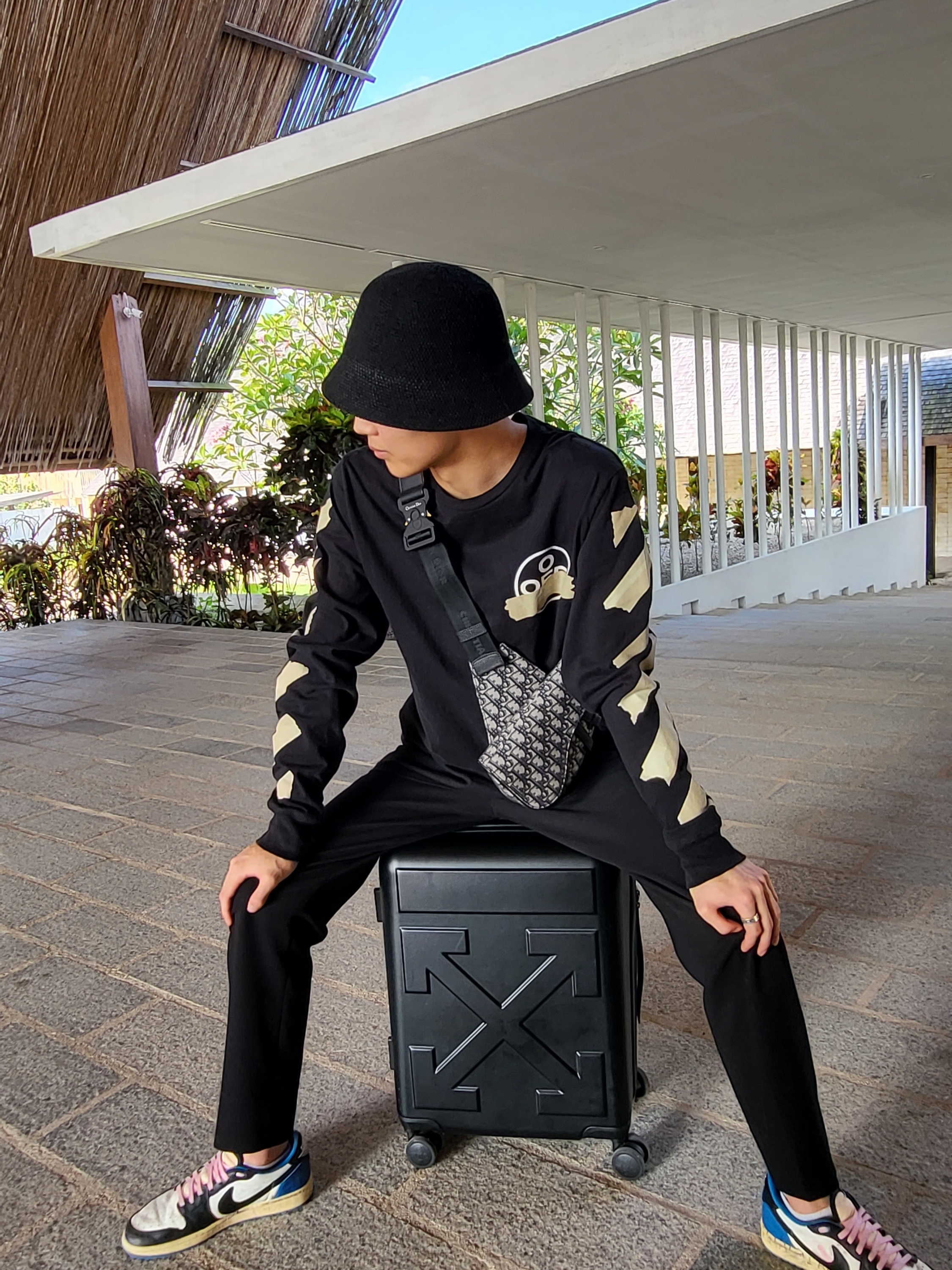 Off-White Tape Arrows Slim Zip Hoodie White Beige 착용 스타일 - 2