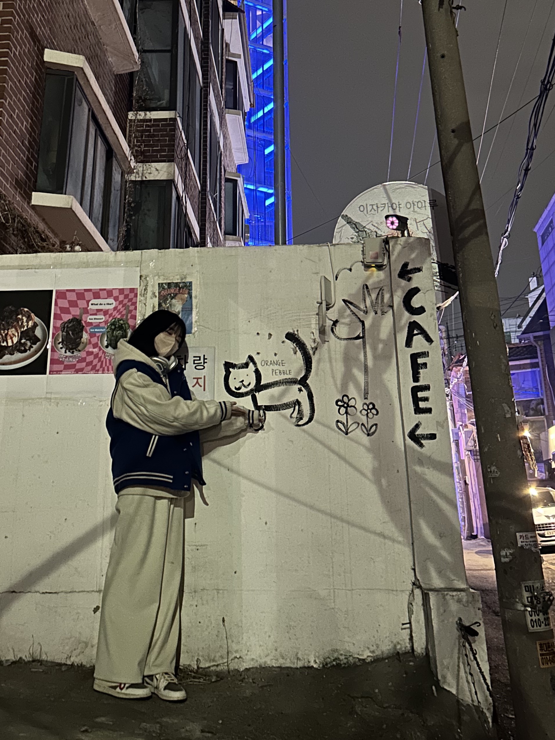 Ader Error Og; 7th @9211 Jacket Blue, Apple AirPods Max Lightning Silver (Korean Ver.) 착용 스타일 - 3
