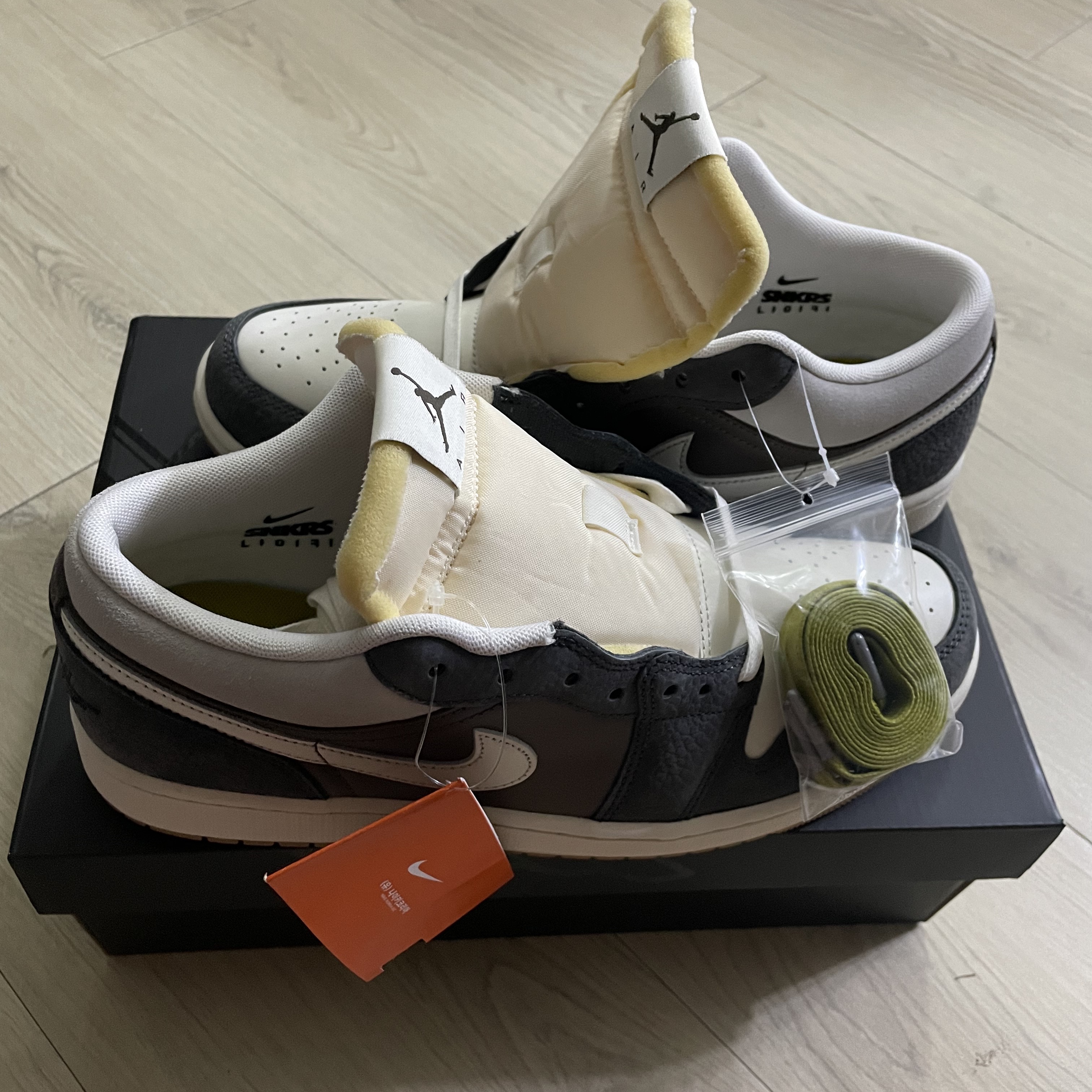 Jordan 1 Low Kkachi, Jordan 1 Low SE Tokyo 96 착용 스타일 - 1