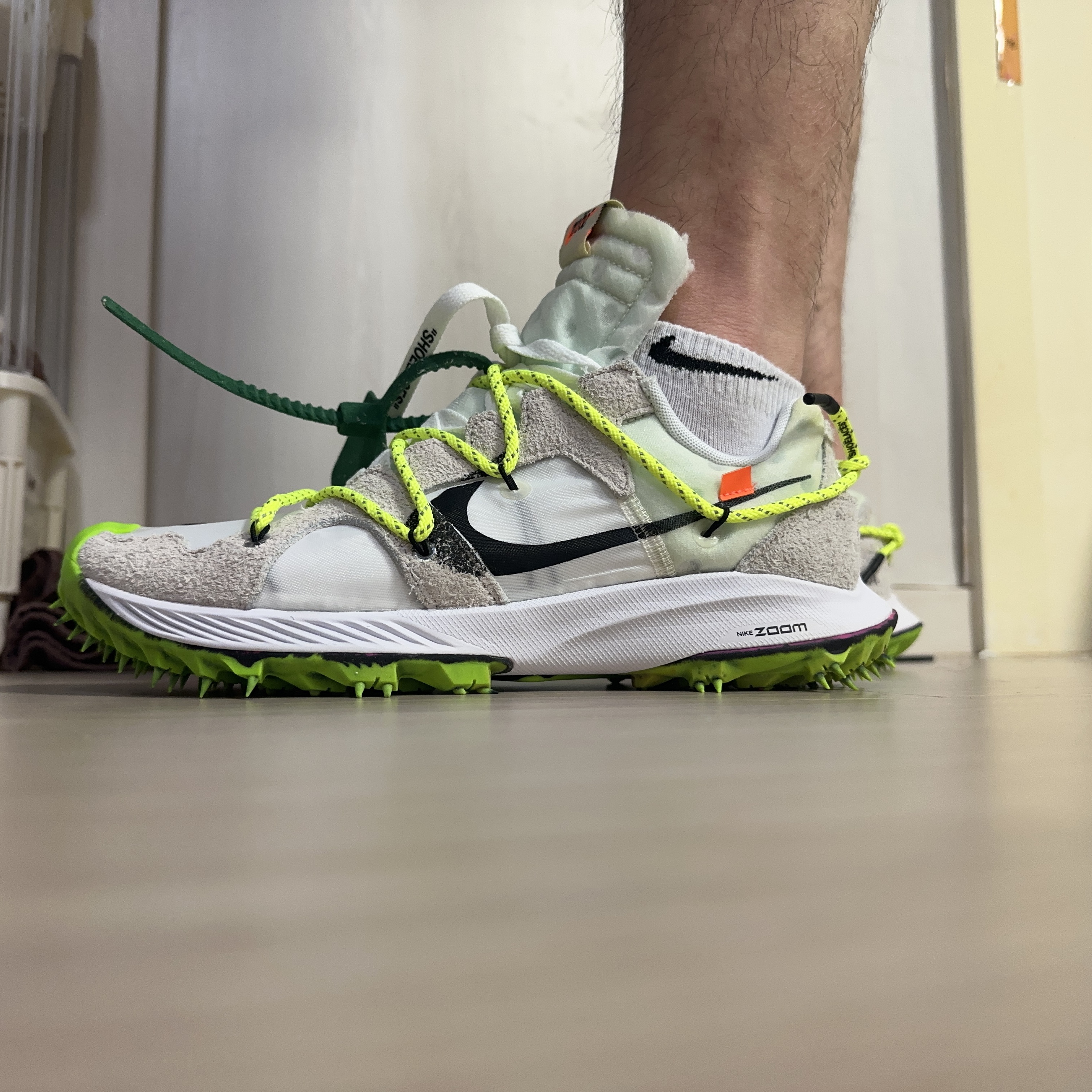 (W) Nike x Off-White Zoom Terra Kiger 5 White 착용 스타일 - 1