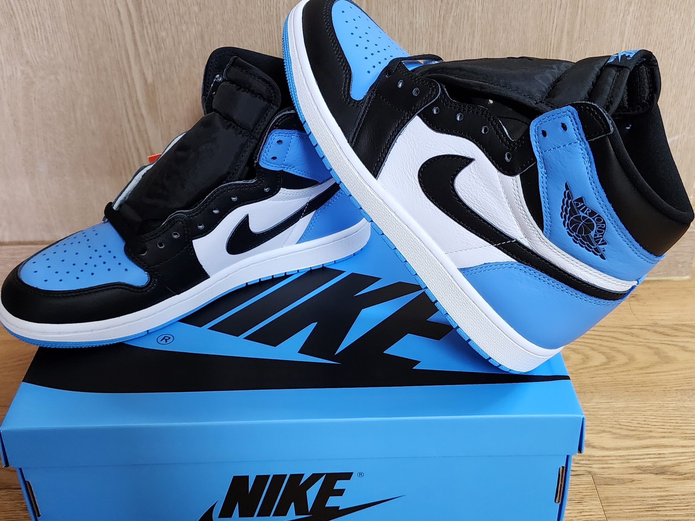 Jordan 1 Retro High OG University Blue 착용 스타일 - 2