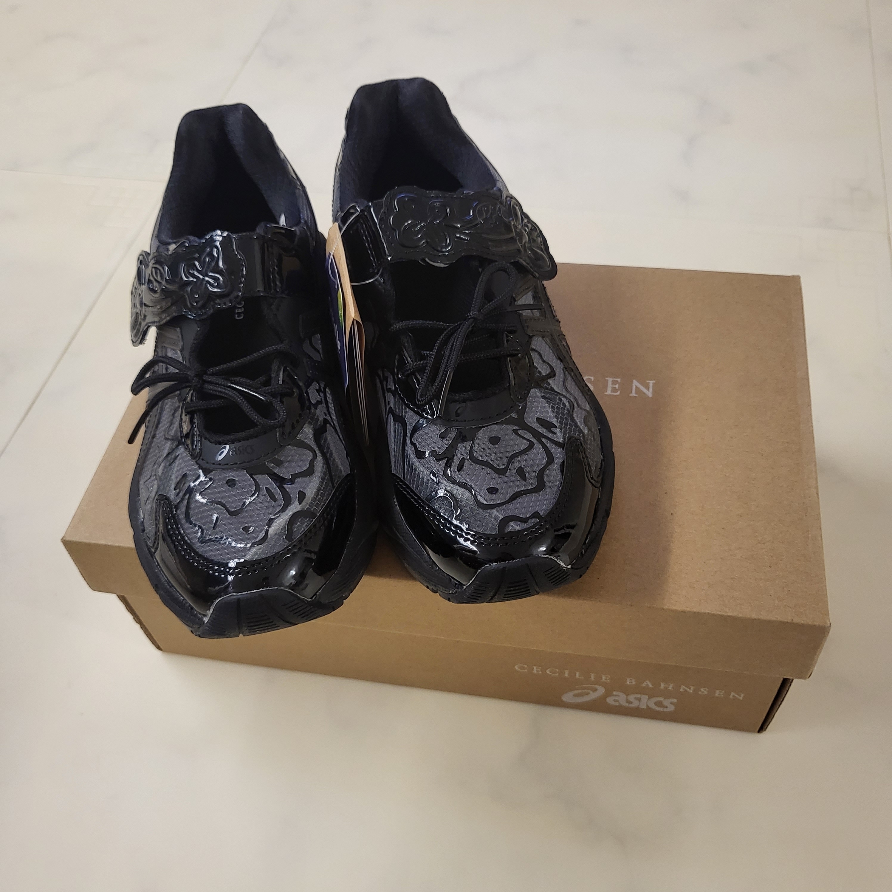 Asics x Cecilie Bahnsen GT-2160 Black 착용 스타일