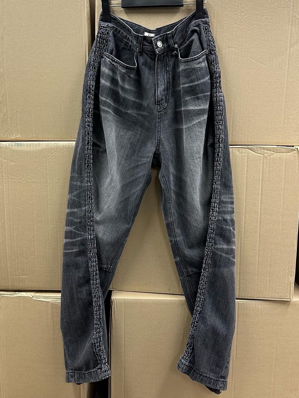 [KREAM 단독] Etce Smocking Baggy Jean Grey 착용 스타일 - 3