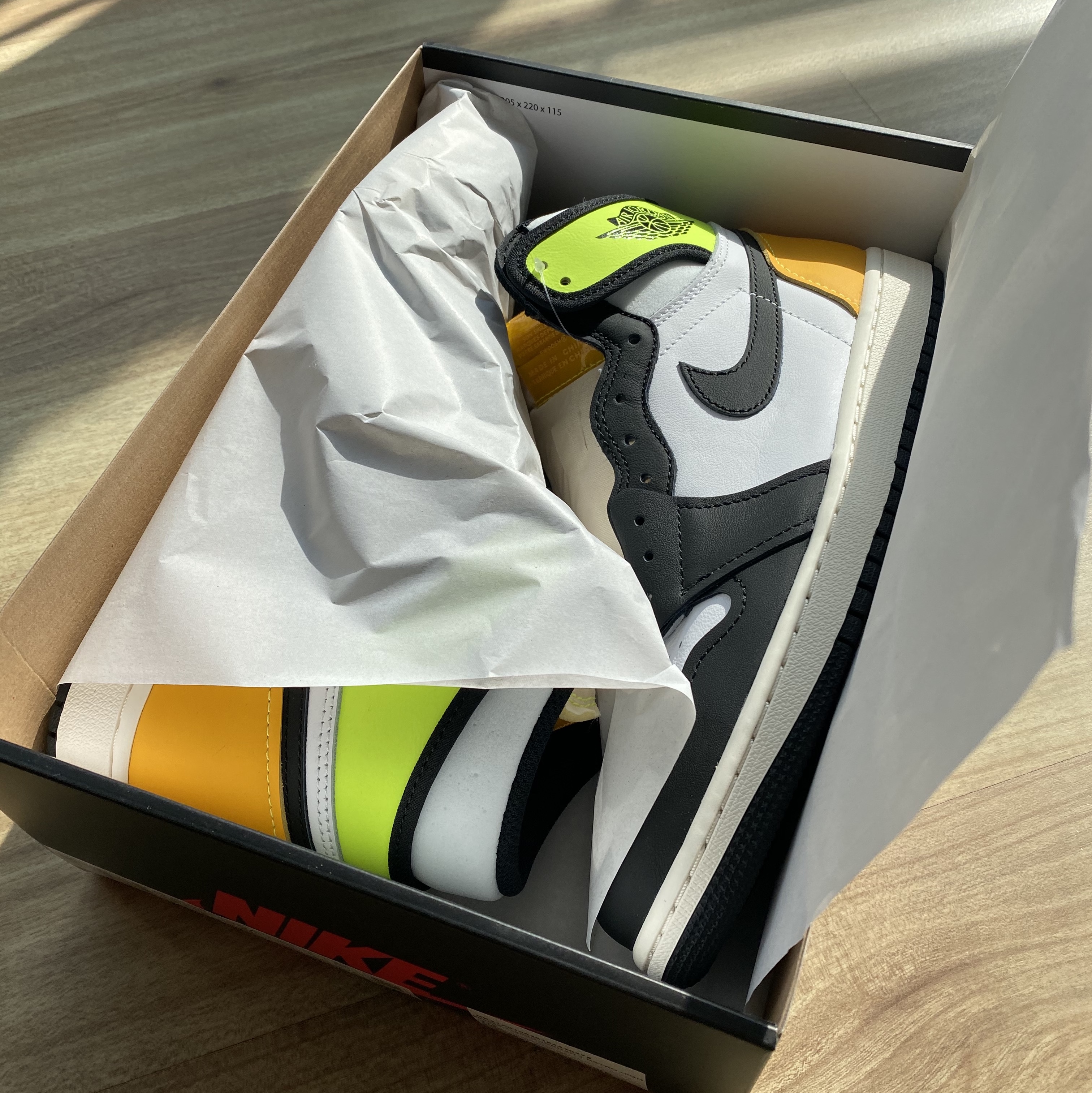 Jordan 1 Retro High OG Volt Gold 착용 스타일