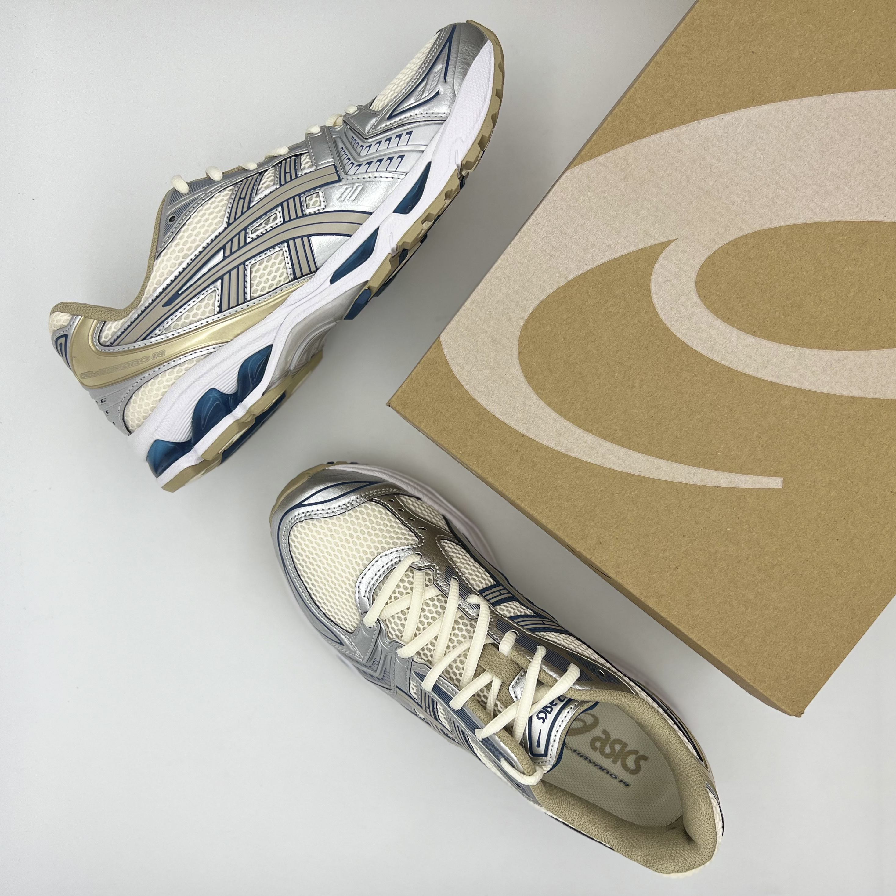 Asics Gel-Kayano 14 Cream Pure Silver 착용 스타일 - 4