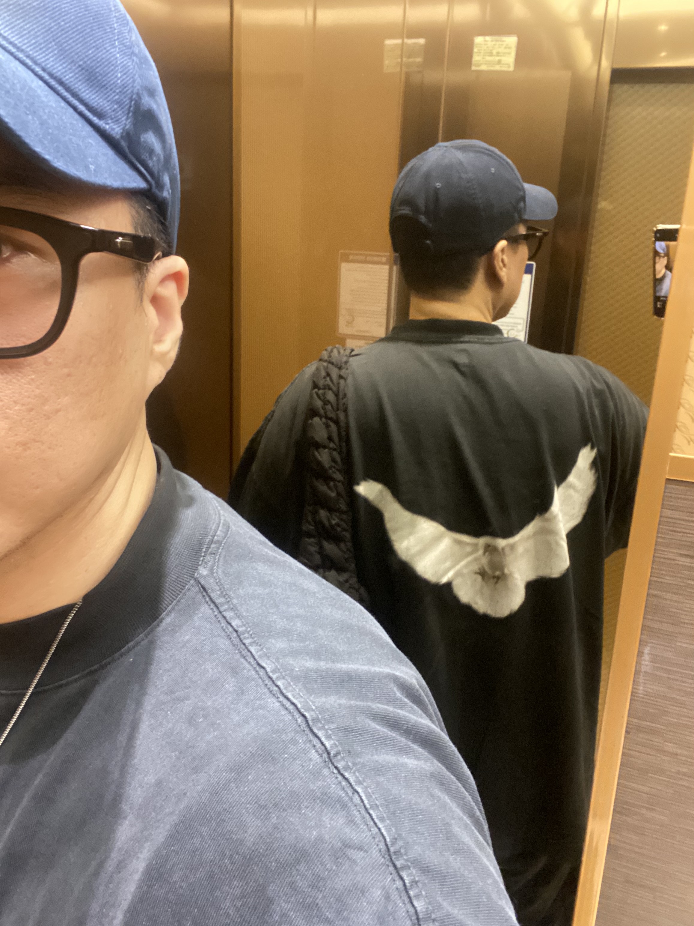 Yeezy Gap Engineered By Balenciaga Dove 3/4 Sleeve T-Shirt Washed Black, Maison Mihara Yasuhiro Peterson OG Sole Canvas Low Sneakers Black 착용 스타일 - 2