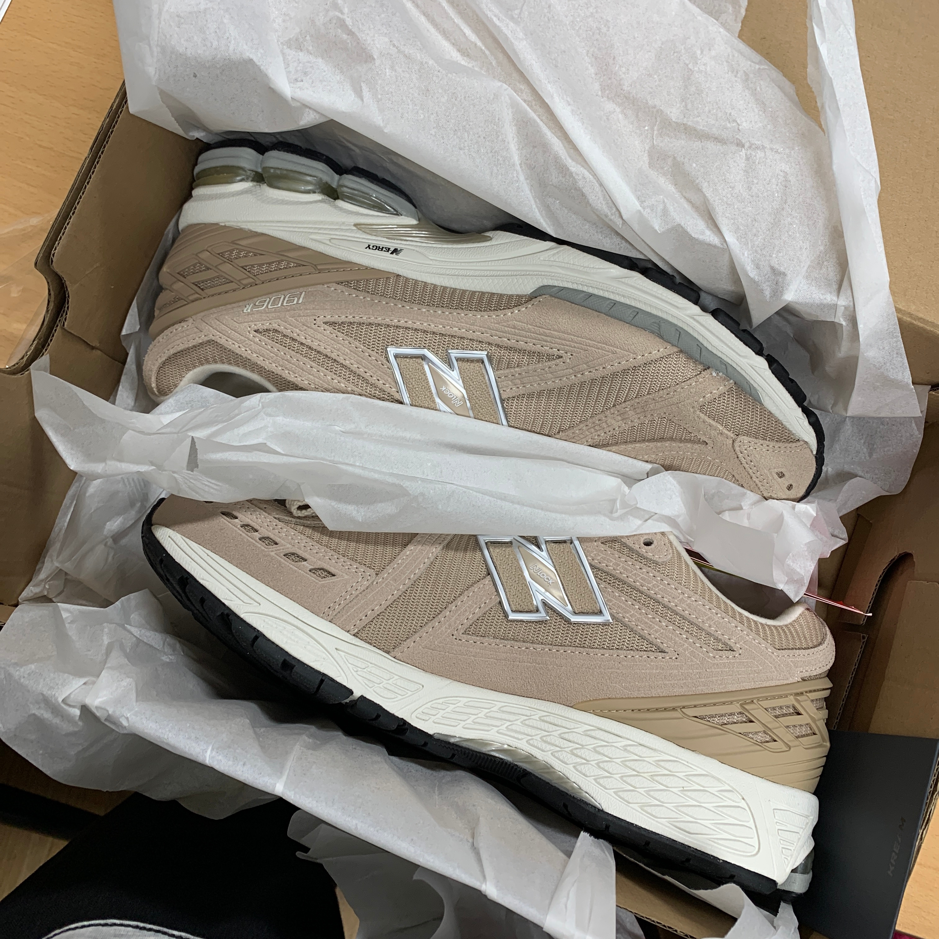 New Balance 1906R Mindful Grey 착용 스타일