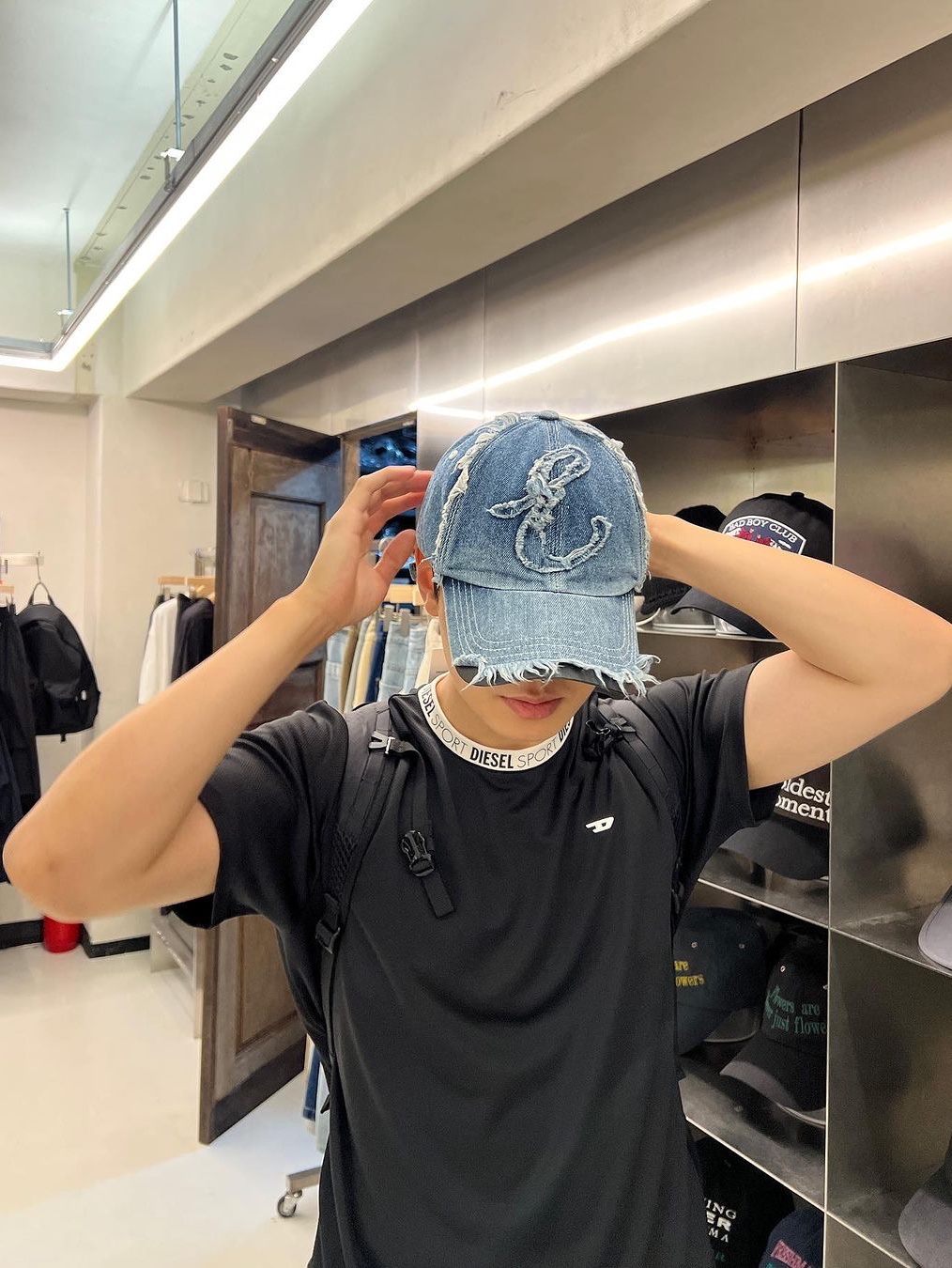 [KREAM 단독] Etce Damaged Denim Cap Blue 착용 스타일