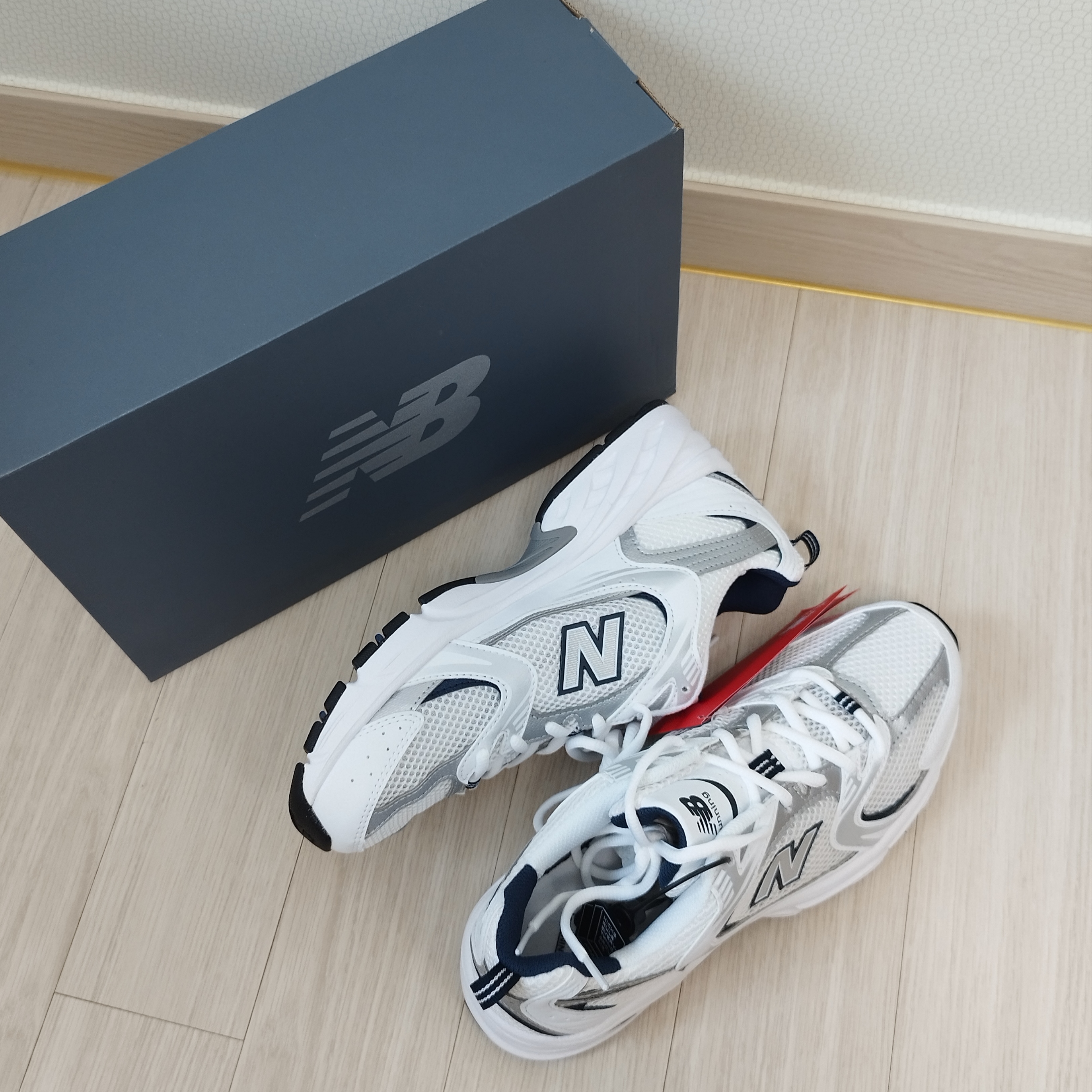 New Balance 530 White 착용 스타일 - 1