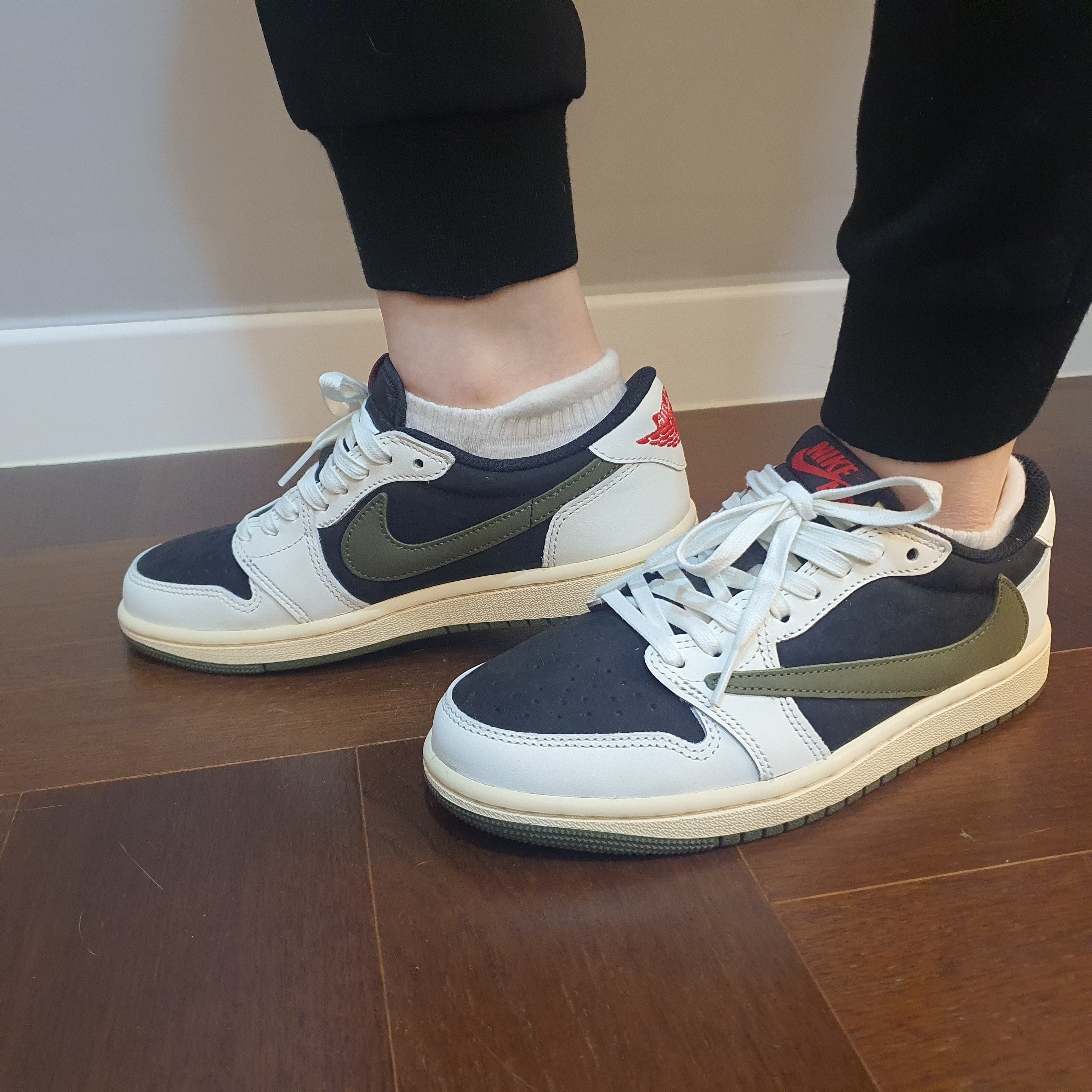 (W) Jordan 1 x Travis Scott Retro Low OG SP Medium Olive 착용 스타일