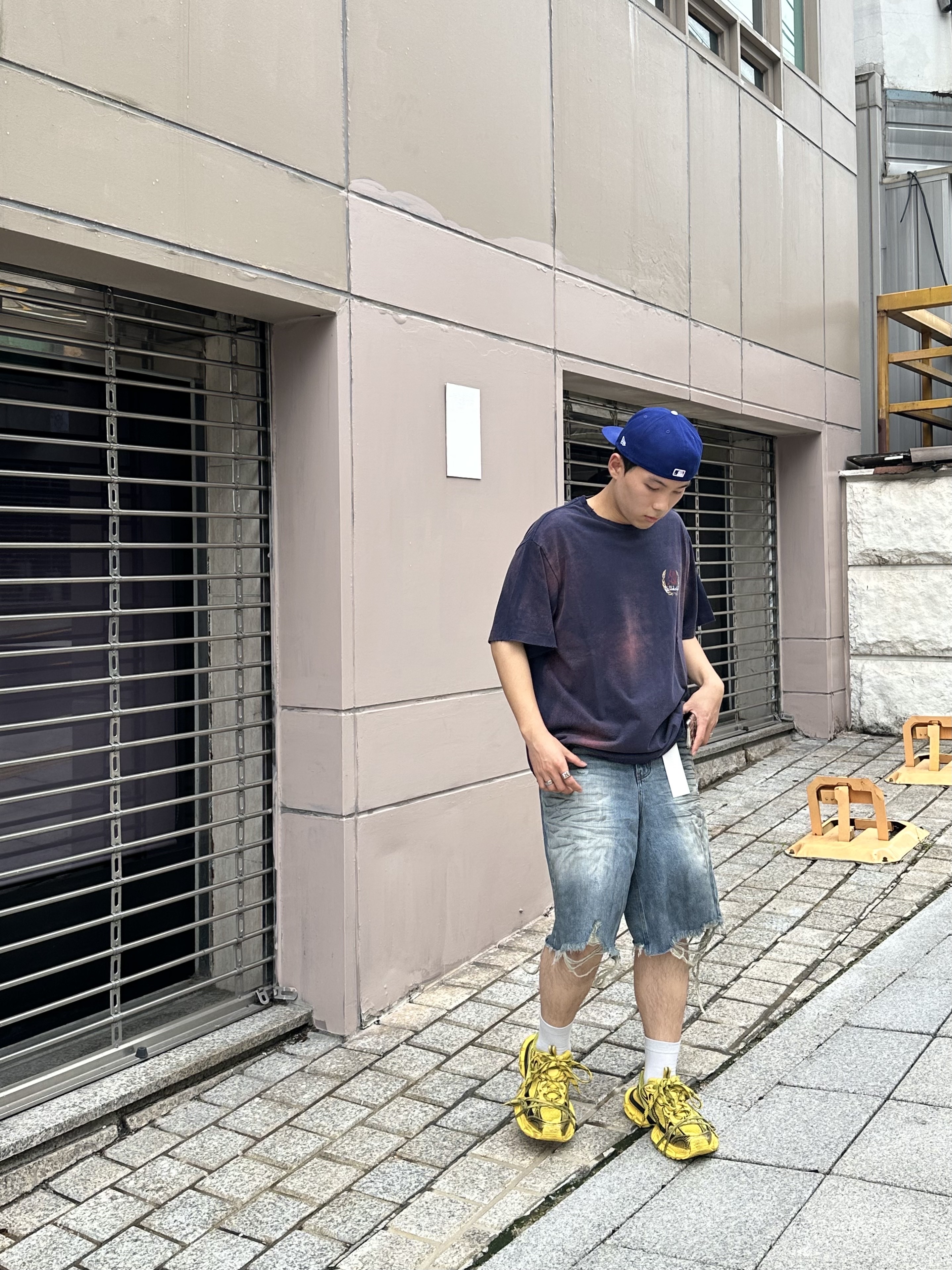 Balenciaga 3XL Sneakers Yellow Black 착용 스타일 - 2
