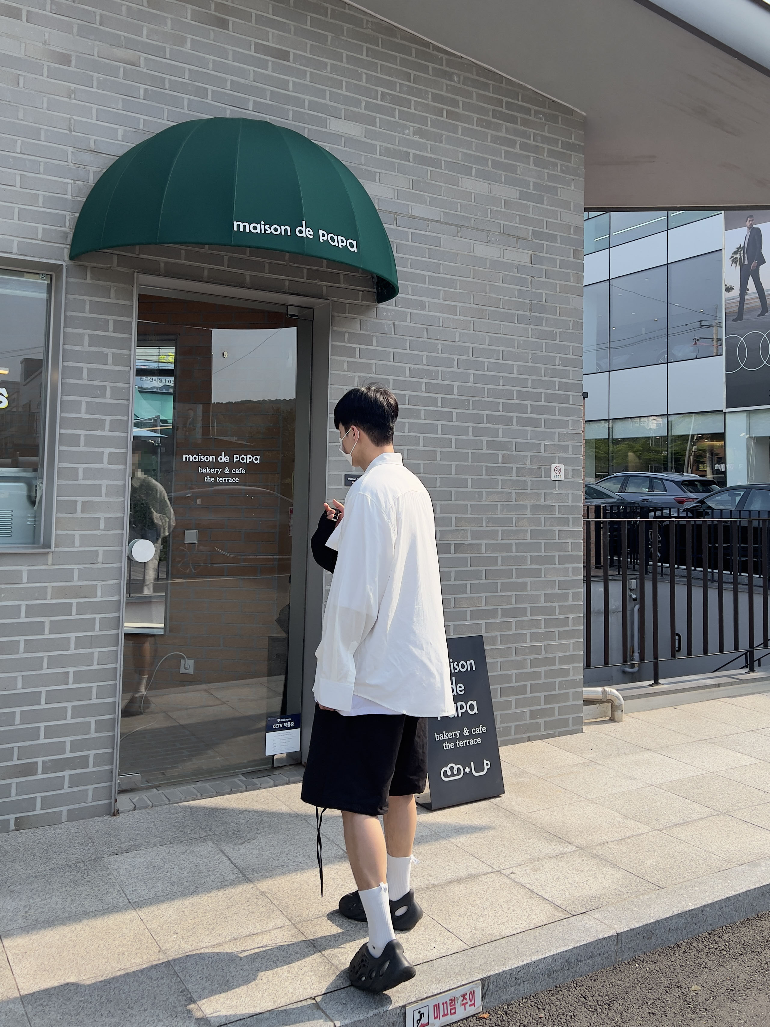 Adidas Yeezy Foam RNNR Onyx 착용 스타일 - 3