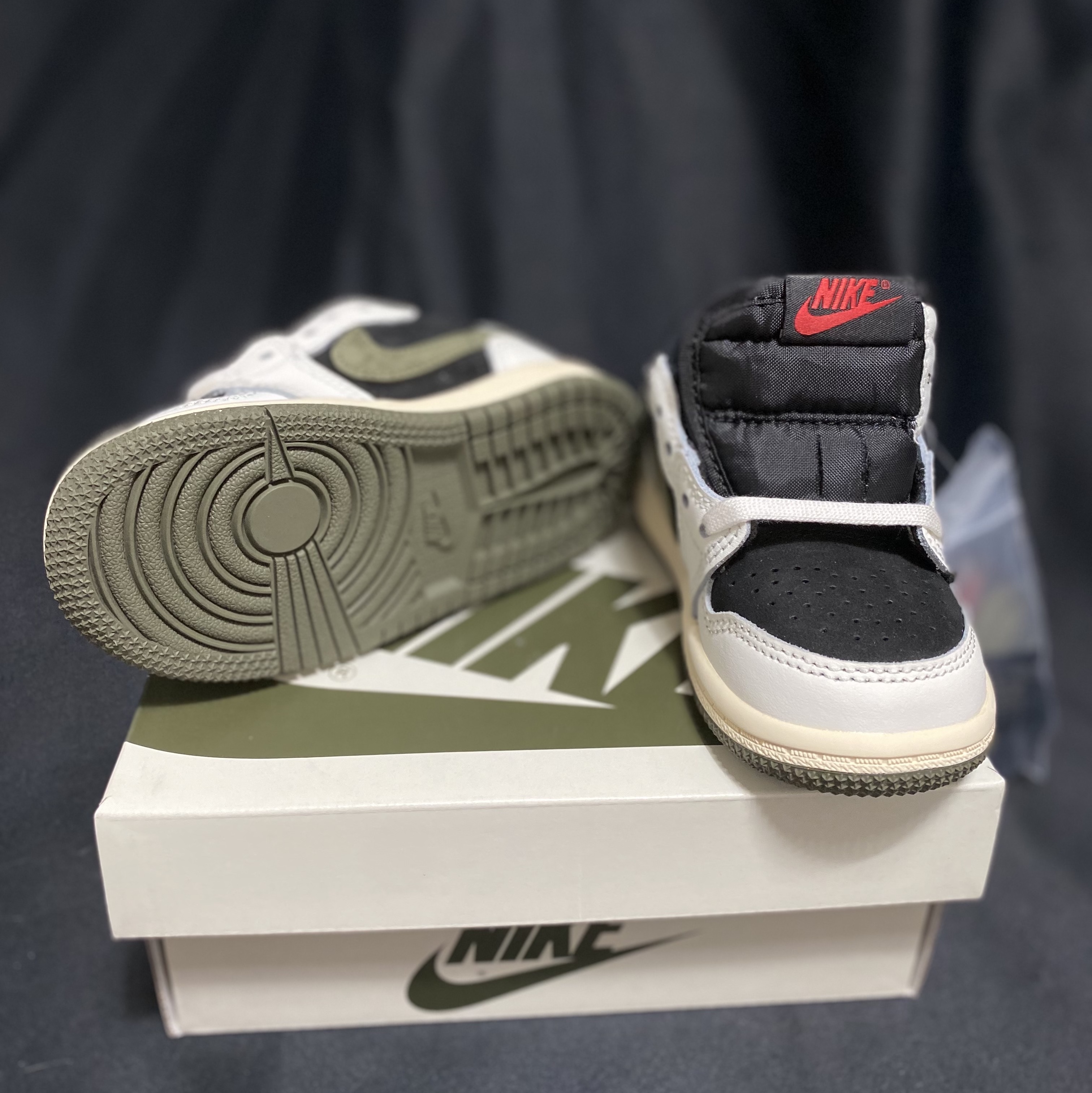 (TD) Jordan 1 x Travis Scott Retro Low OG SP Medium Olive 착용 스타일 - 4
