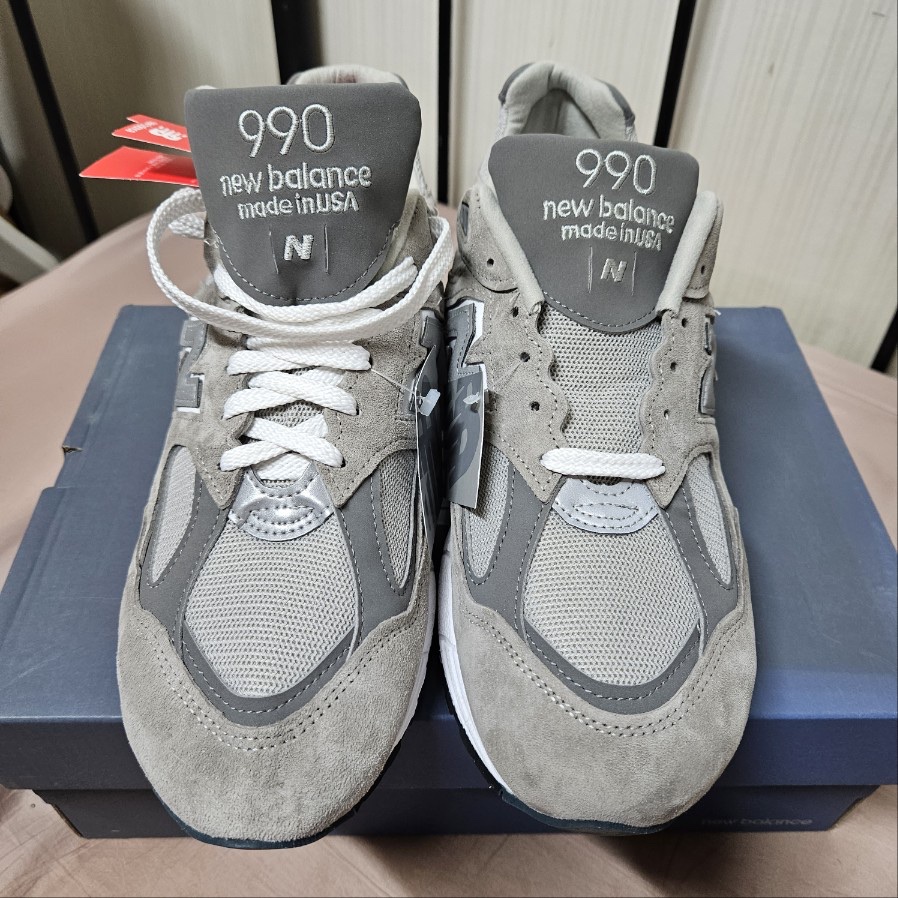 New Balance 990v2 Made in USA Grey 착용 스타일 - 2