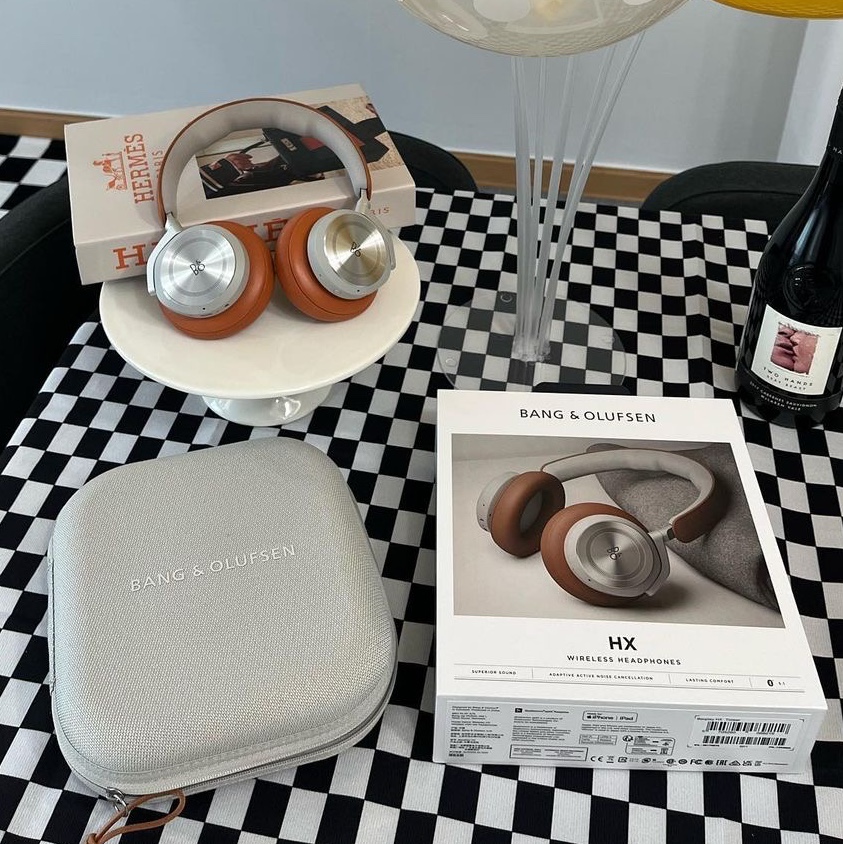 [12% 쿠폰] Bang & Olufsen Beoplay HX Timber 착용 스타일