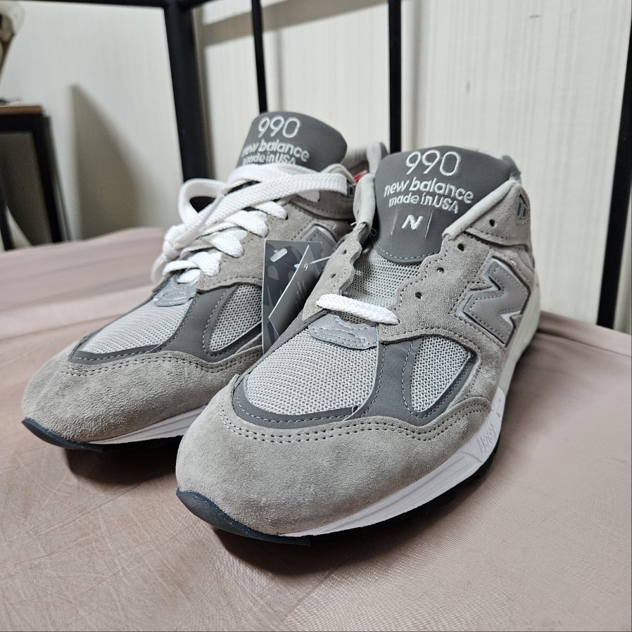New Balance 990v2 Made in USA Grey 착용 스타일 - 1