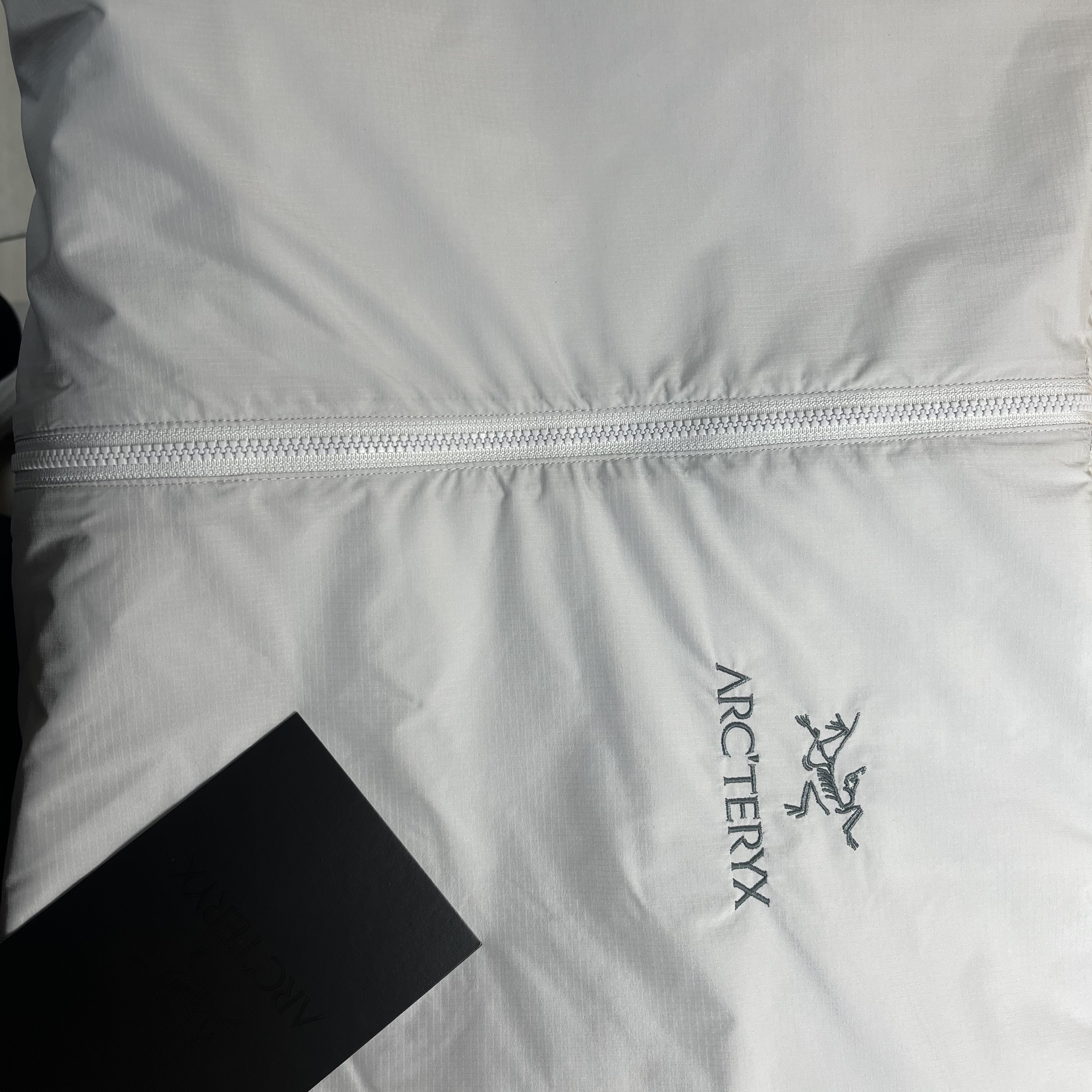 Arc'teryx Atom SL Hoody Solitude 착용 스타일
