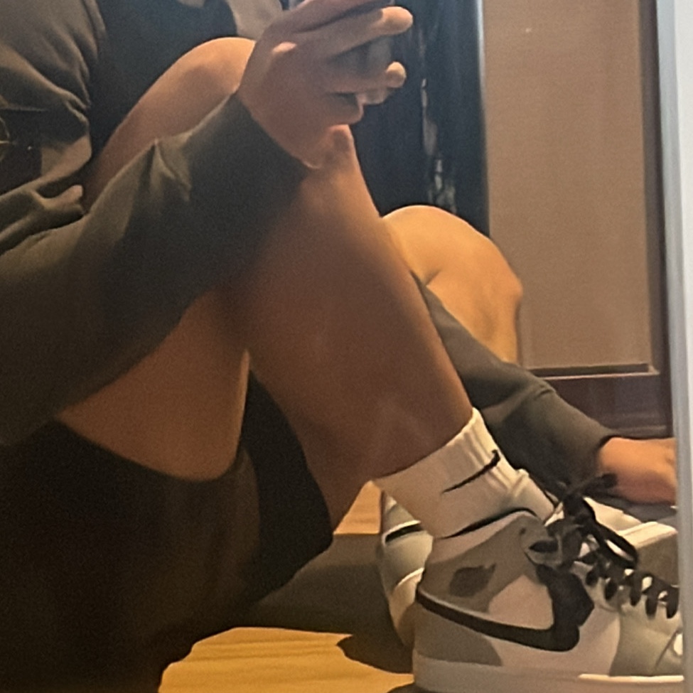 Jordan 1 Mid Light Smoke Grey 착용 스타일