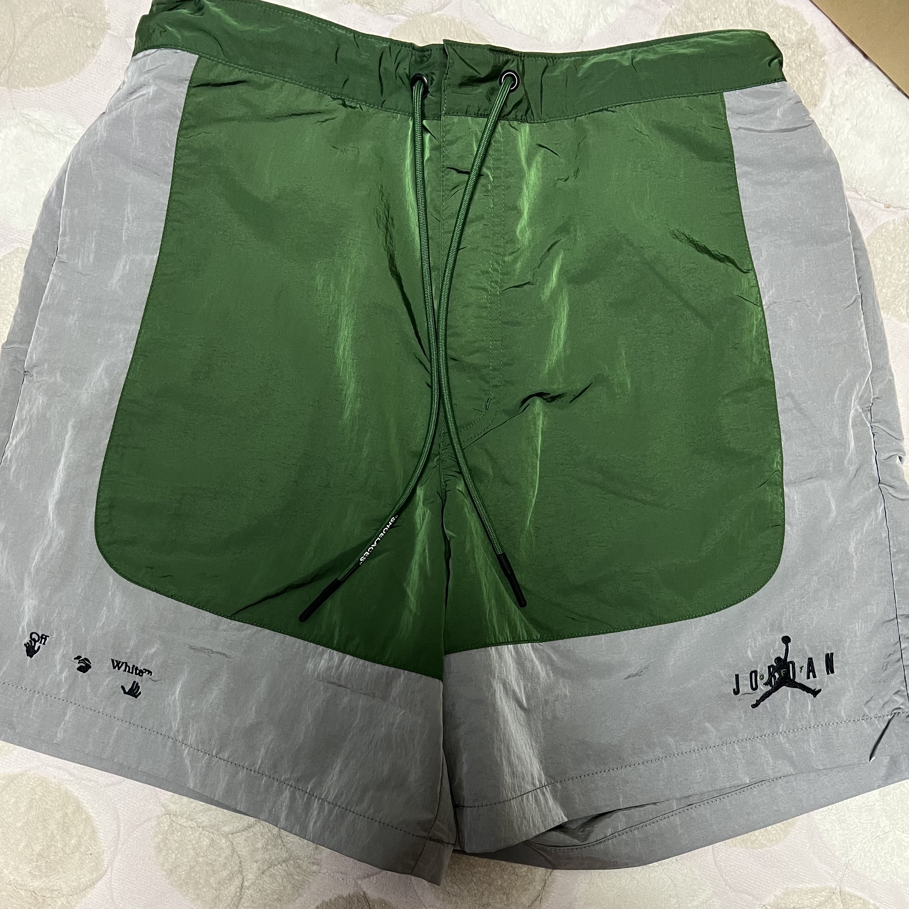 Jordan x Off-White Shorts Forest Green - Asia 착용 스타일