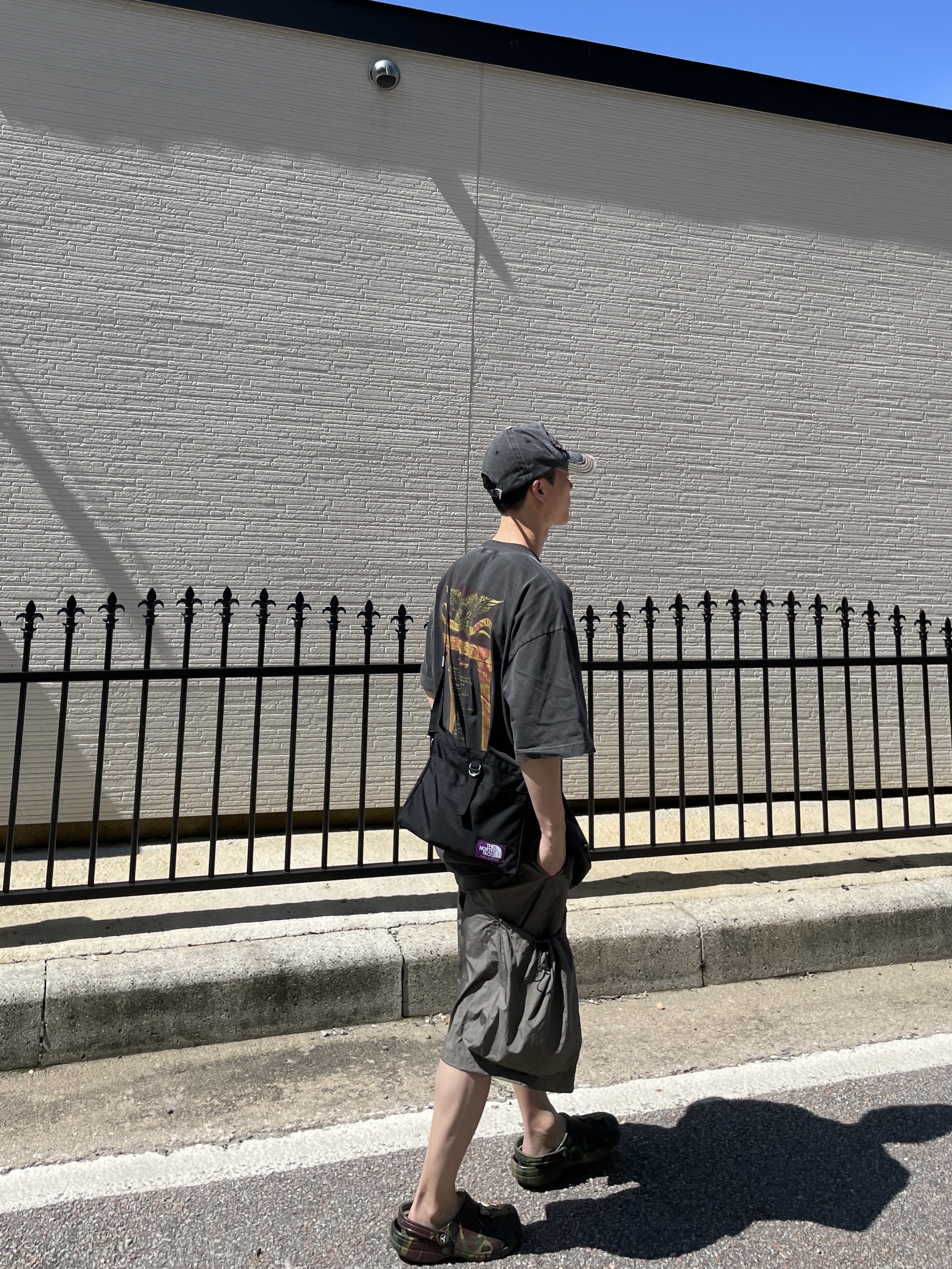 Crocs x Palace Classic Clog Woodland Camo 착용 스타일