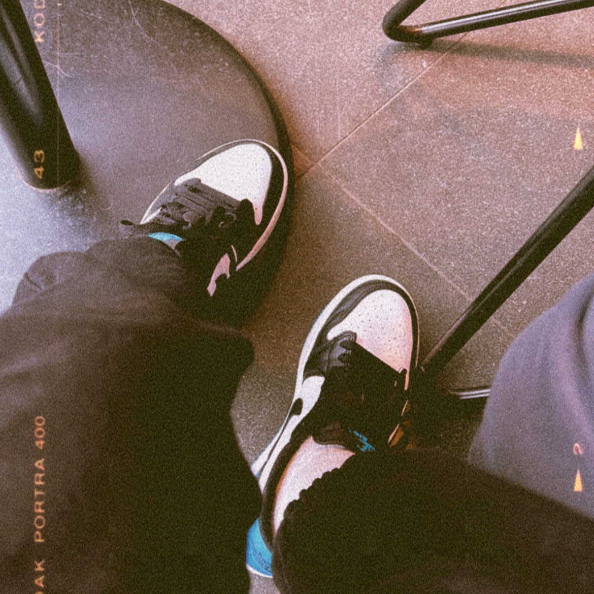 Jordan 1 Retro Low OG Black and Dark Powder Blue 착용 스타일