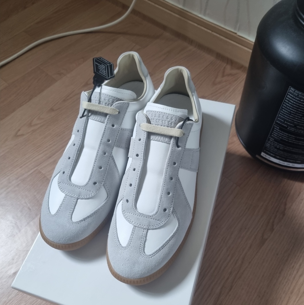 Maison Margiela Calfskin Replica Sneakers 착용 스타일