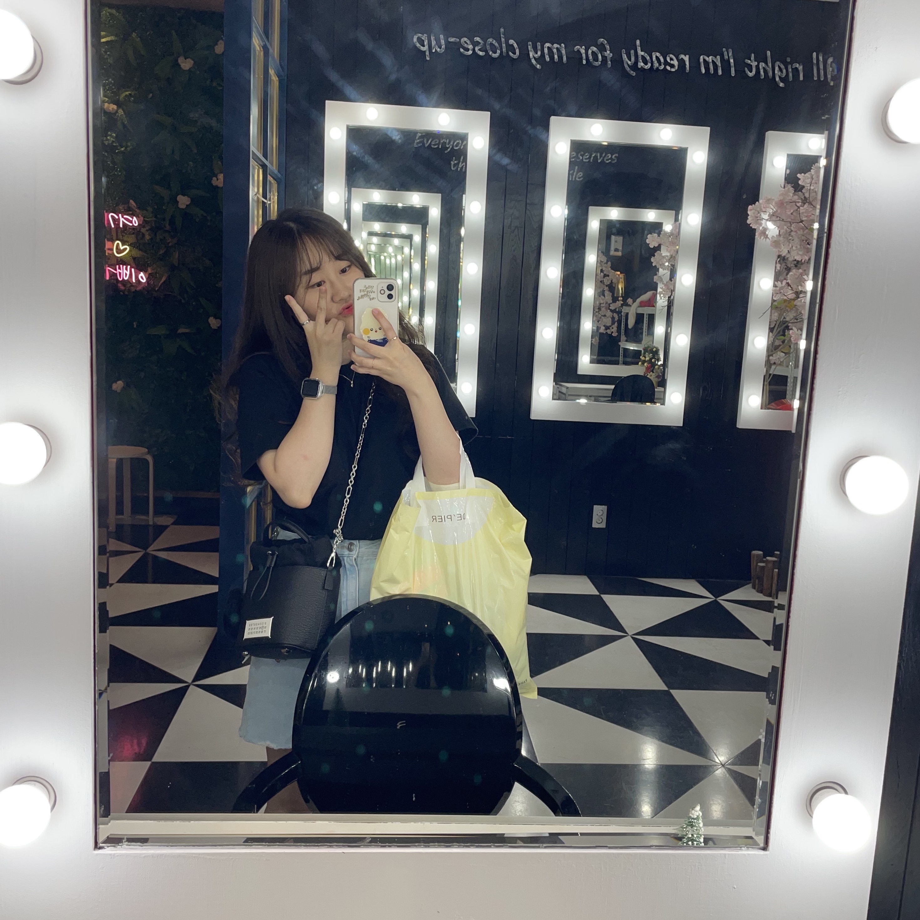 Maison Margiela 5AC Bucket Bag Black 착용 스타일 - 2