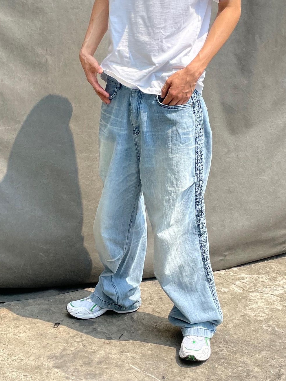 [KREAM 단독] Etce Smocking Baggy Jean Blue 착용 스타일 - 3