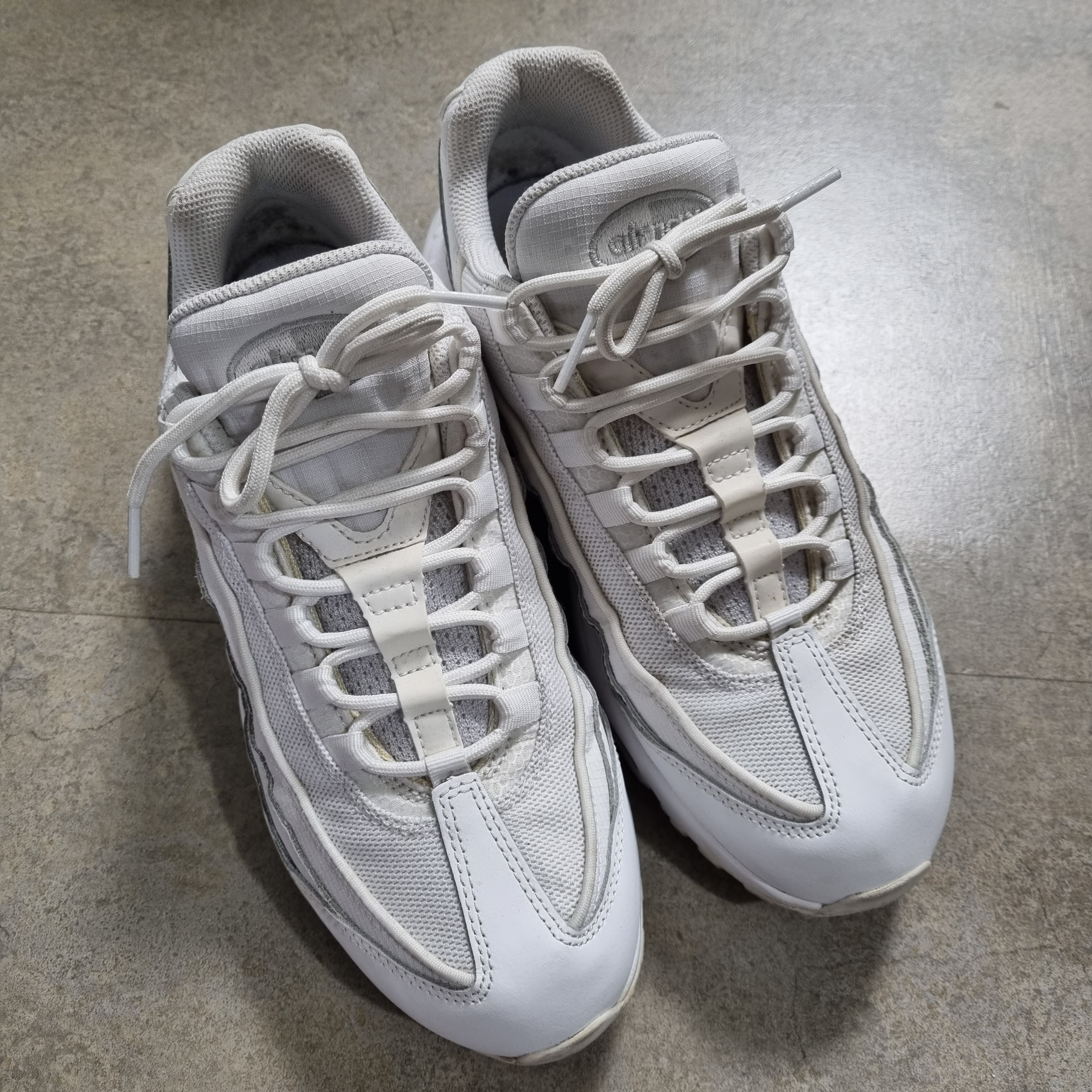 Nike Air Max 95 Essential Triple White 착용 스타일