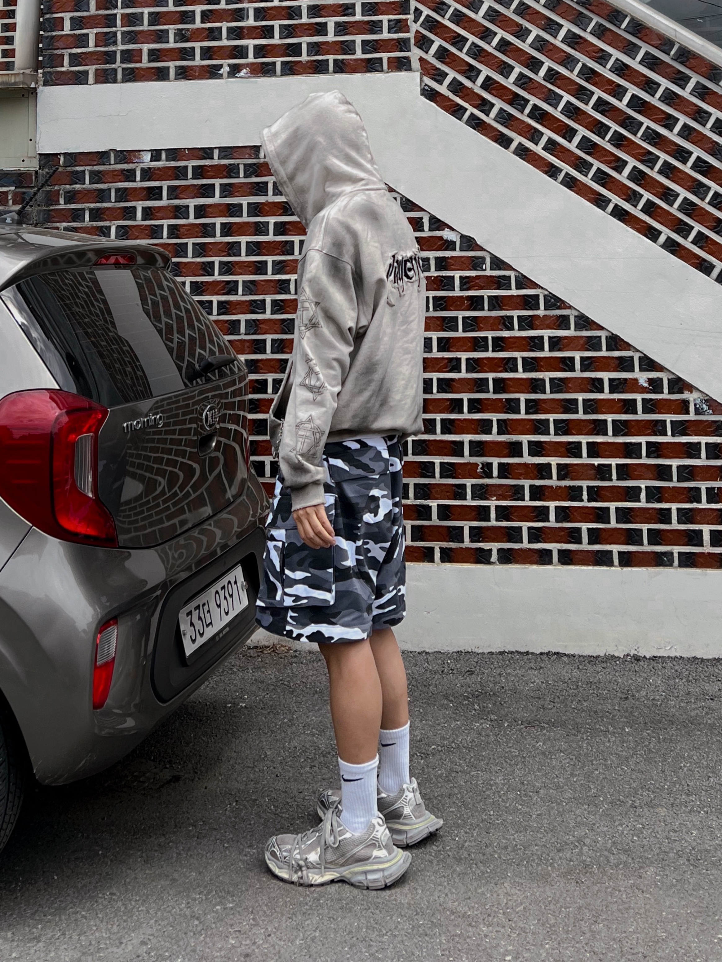 Balenciaga 3XL Sneakers Light Beige, Project G/R Oversized Convertible Cargo Pants City Camo 착용 스타일