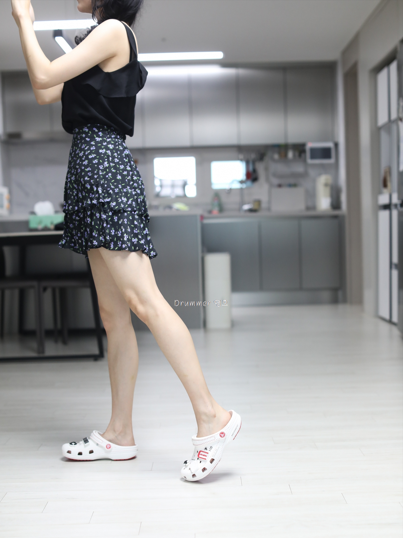 Crocs x Kanghyuk Classic Clog White 착용 스타일