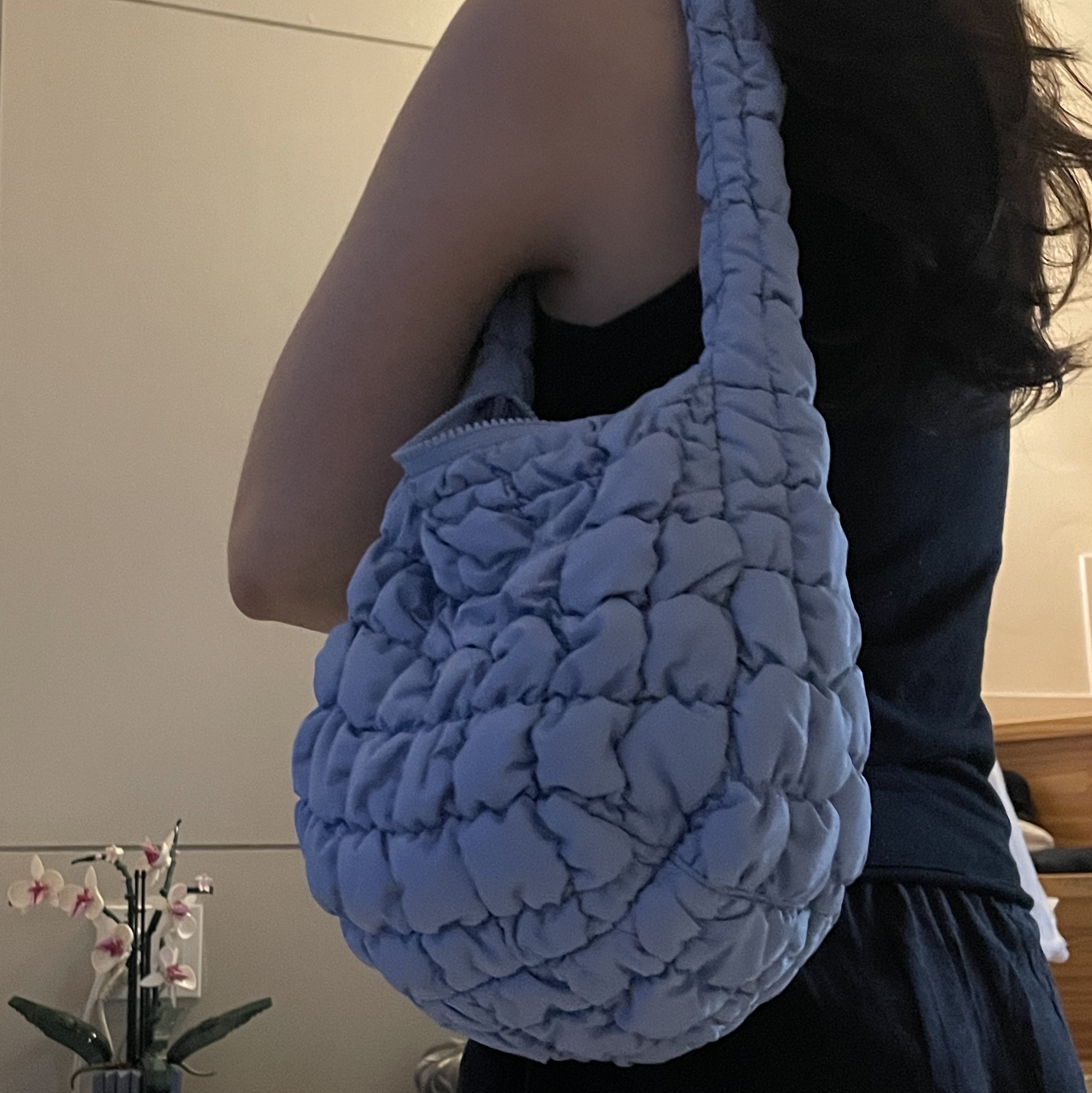 COS Quilted Mini Bag Light Blue 착용 스타일
