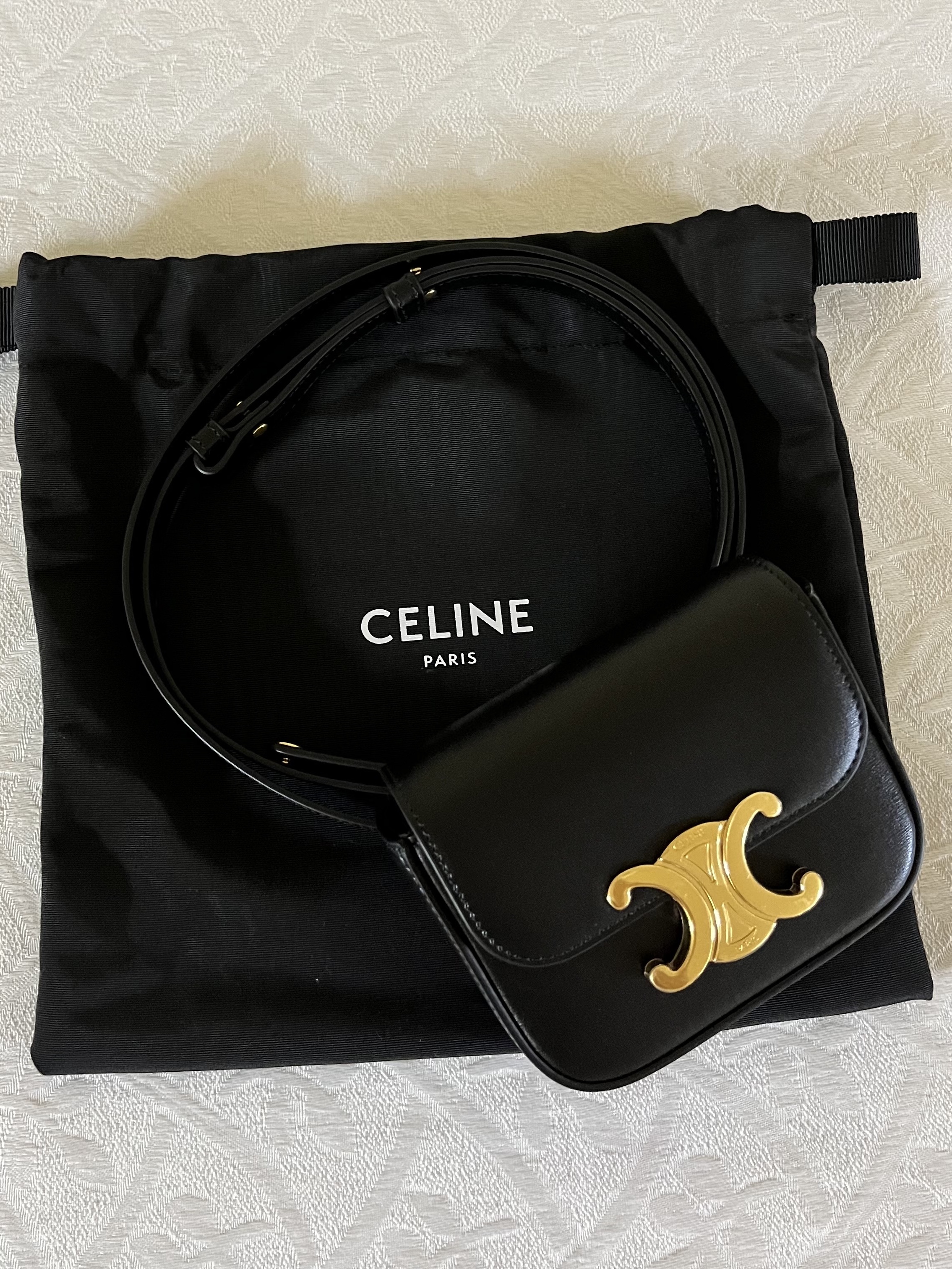 Celine Mini Claude in Shiny Calfskin Black 착용 스타일 - 2