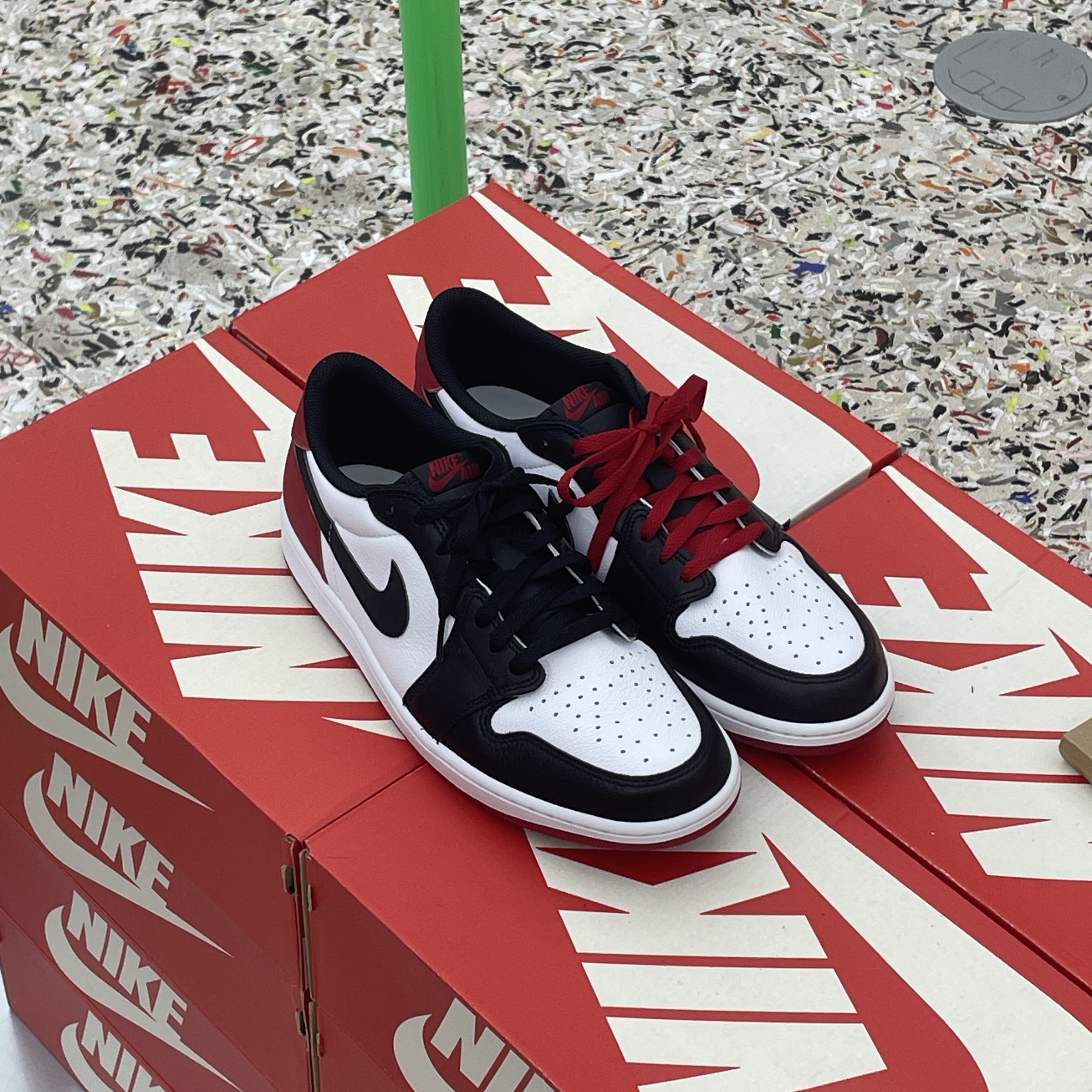 Jordan 1 Retro Low OG Black Toe 착용 스타일 - 1