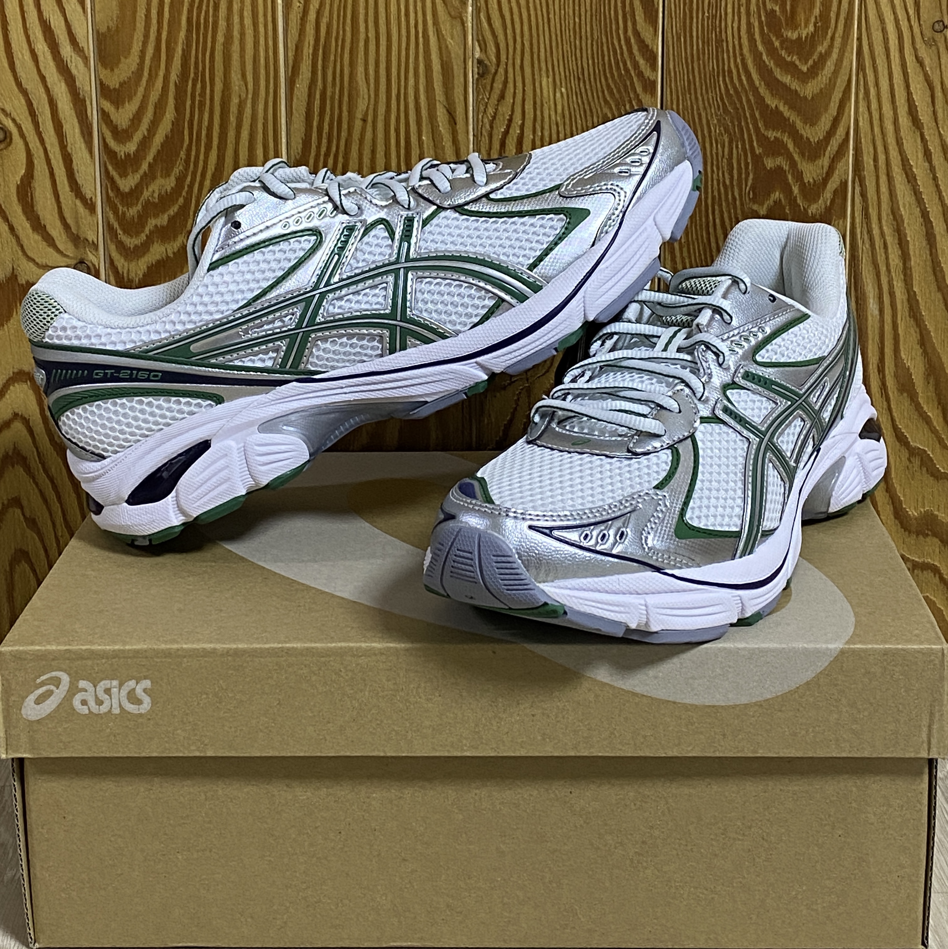 Asics GT-2160 White Shamrock Green 착용 스타일