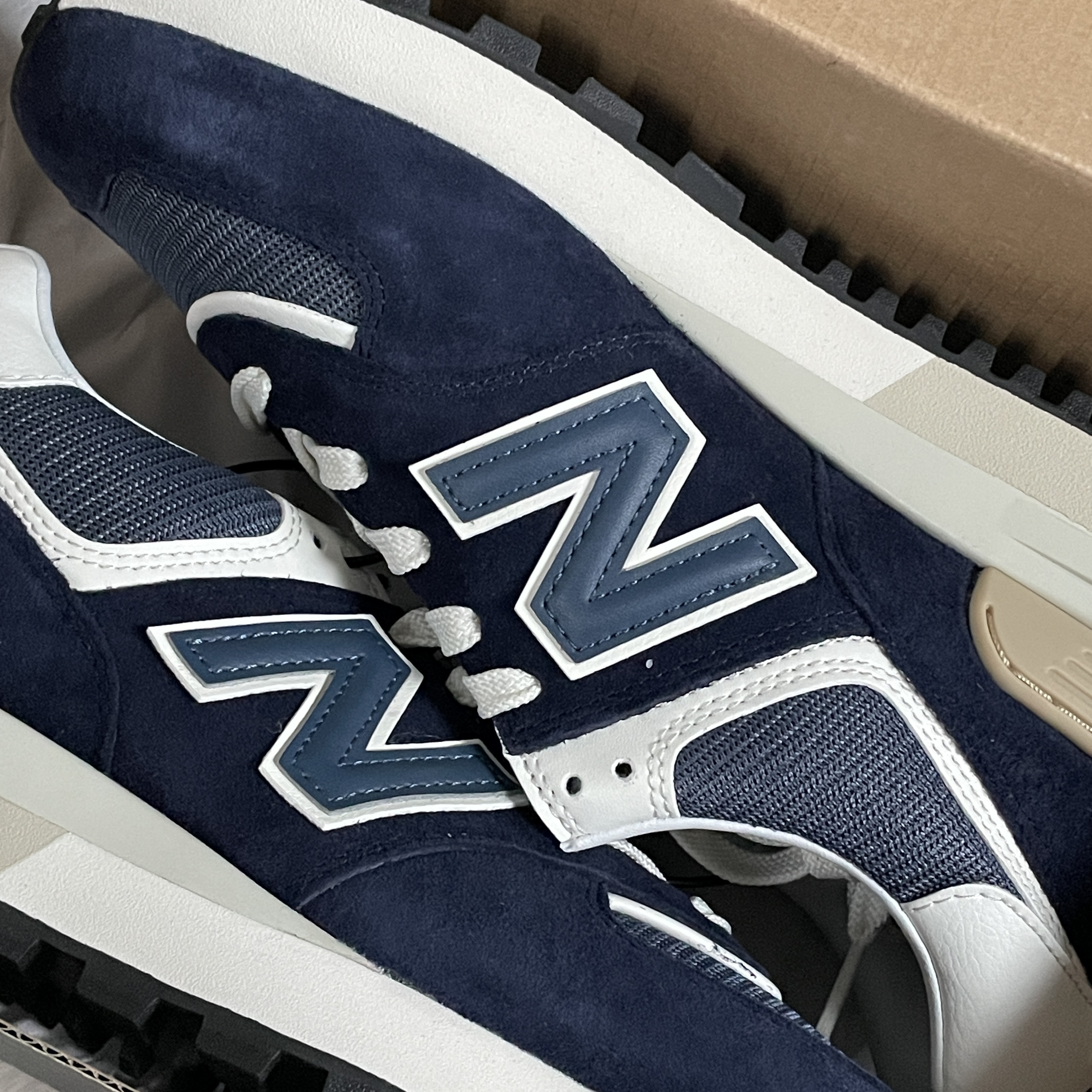 New Balance 574 Legacy Navy 착용 스타일