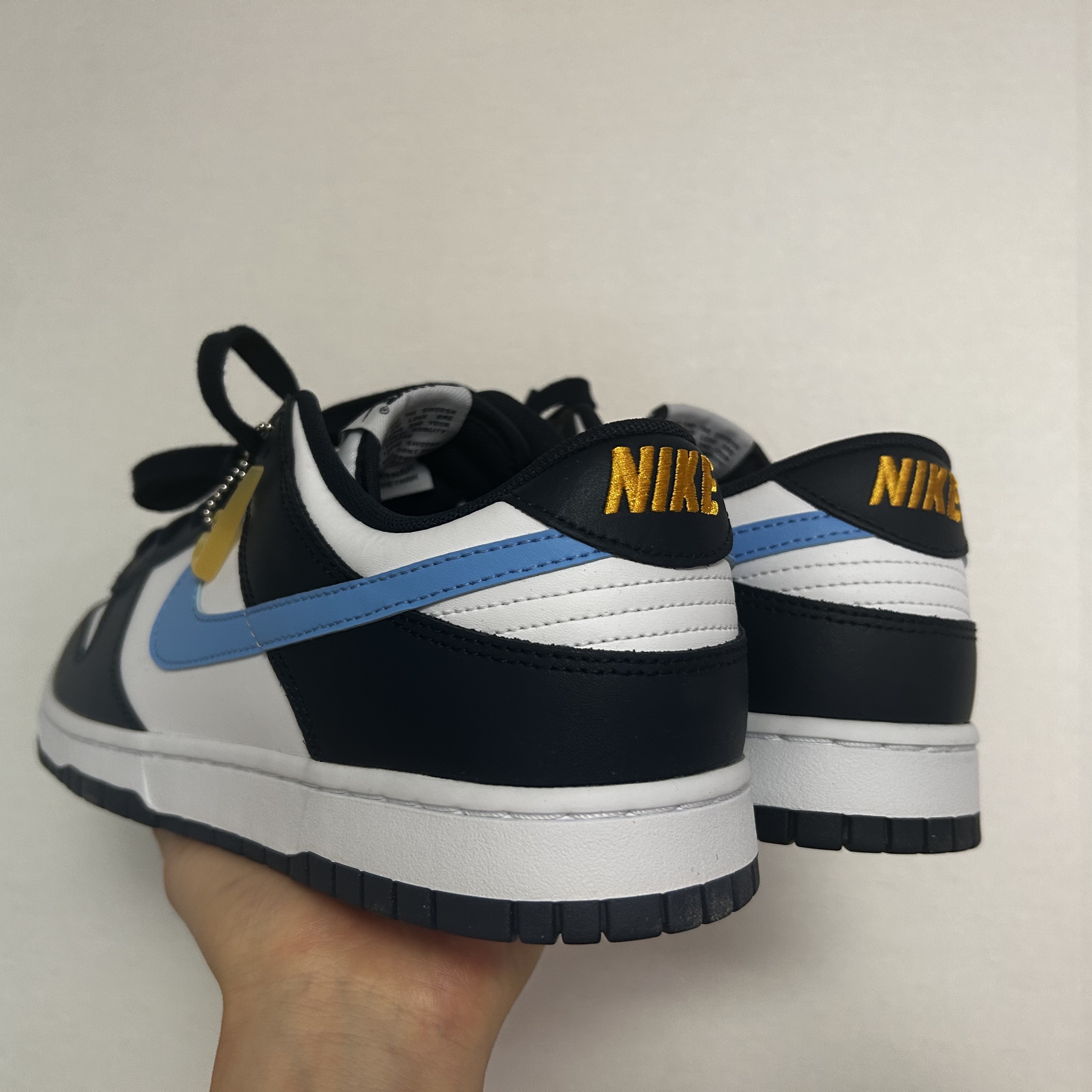 Nike Dunk Low Obsidian White 착용 스타일 - 3
