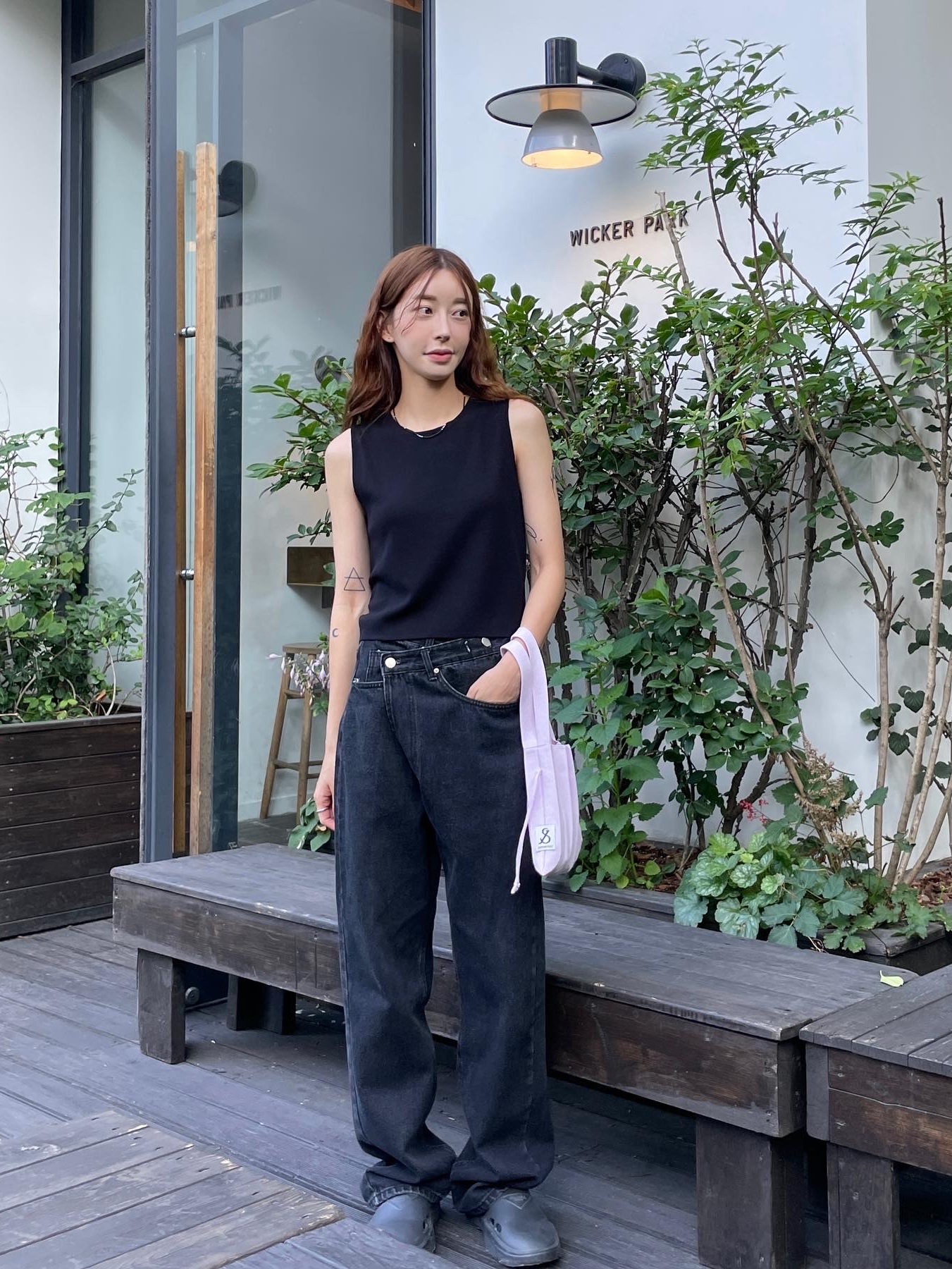 (W) Prada Mellow Rubber Mules Black, Prada Mellow Rubber Mules Black 착용 스타일 - 4