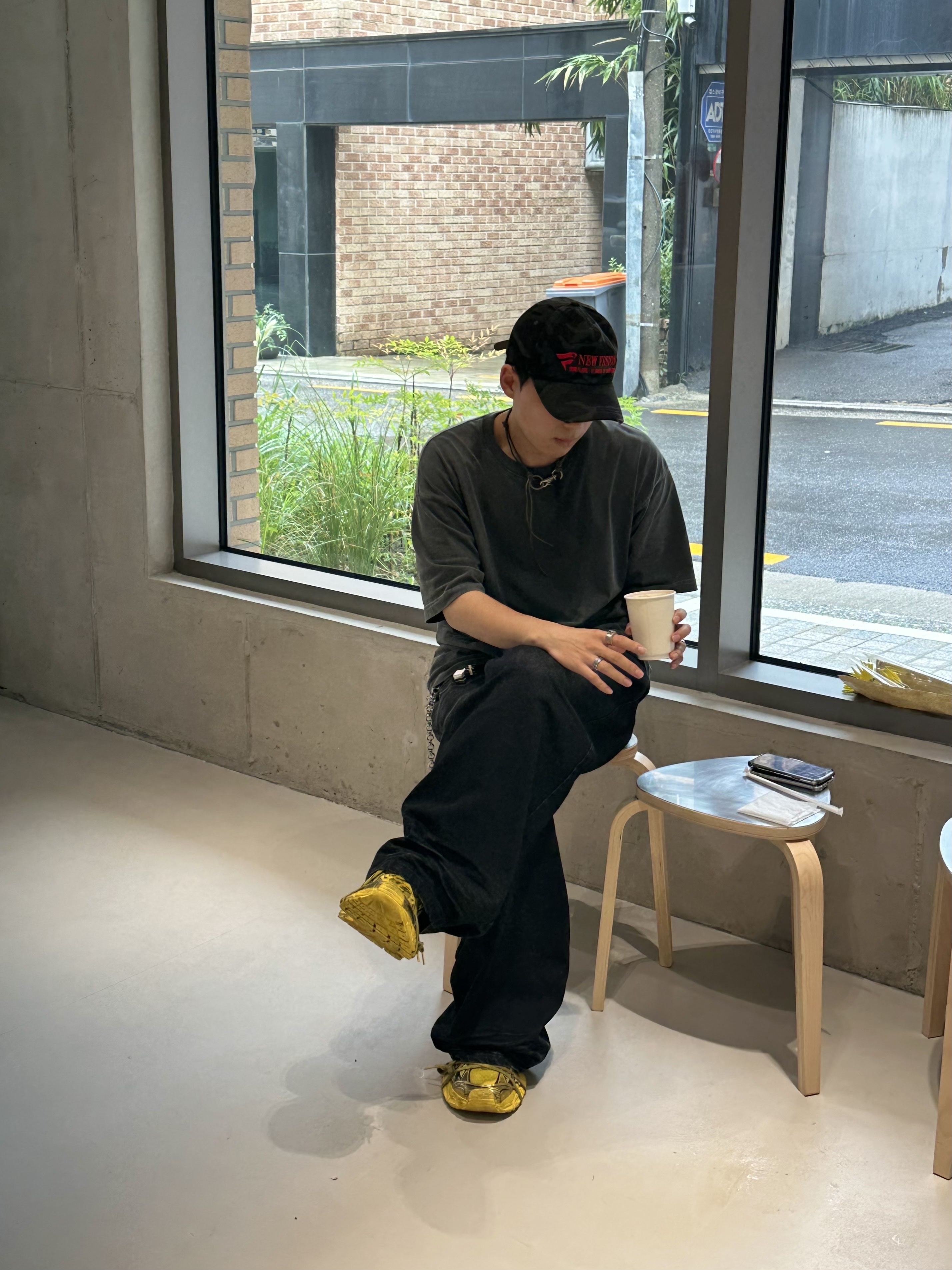 Balenciaga 3XL Sneakers Yellow Black 착용 스타일 - 1