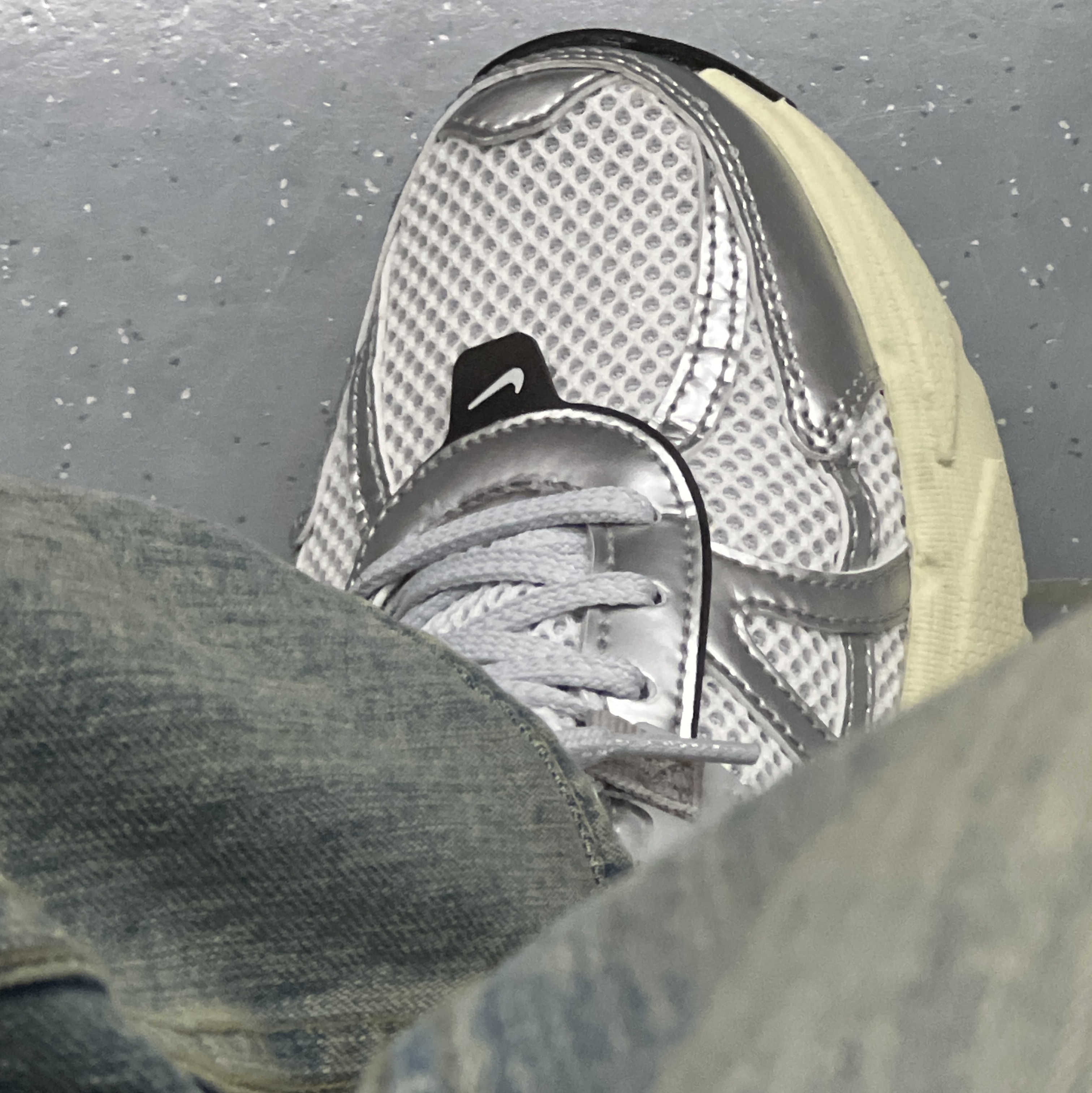 Nike V2K Run Summit White Metallic Silver 착용 스타일