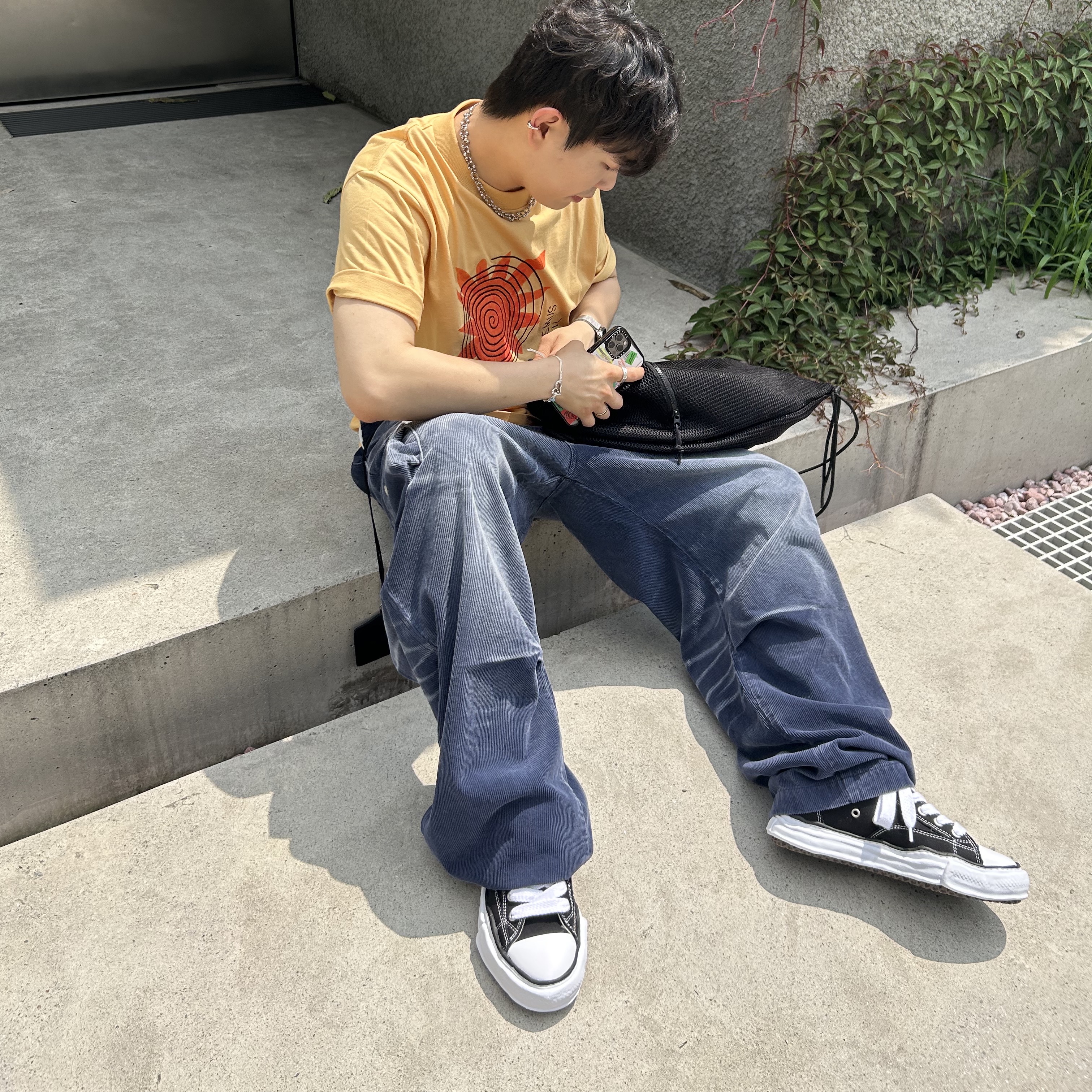 Maison Mihara Yasuhiro Peterson OG Sole Canvas Low Sneakers Black, Jacquemus Le T-Shirt Soalheiro Logo T-Shirt Print Arty Leaf Yellow 착용 스타일 - 3
