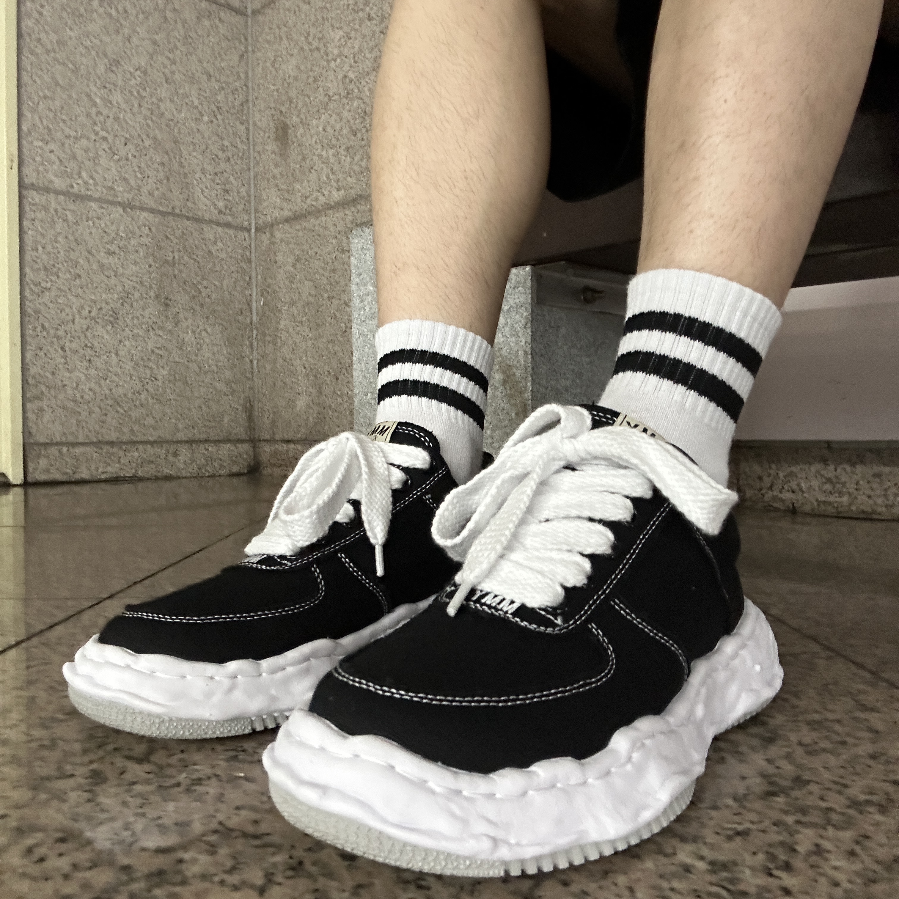 Maison Mihara Yasuhiro Wayne OG Sole Canvas Low-top Sneakers Black 착용 스타일