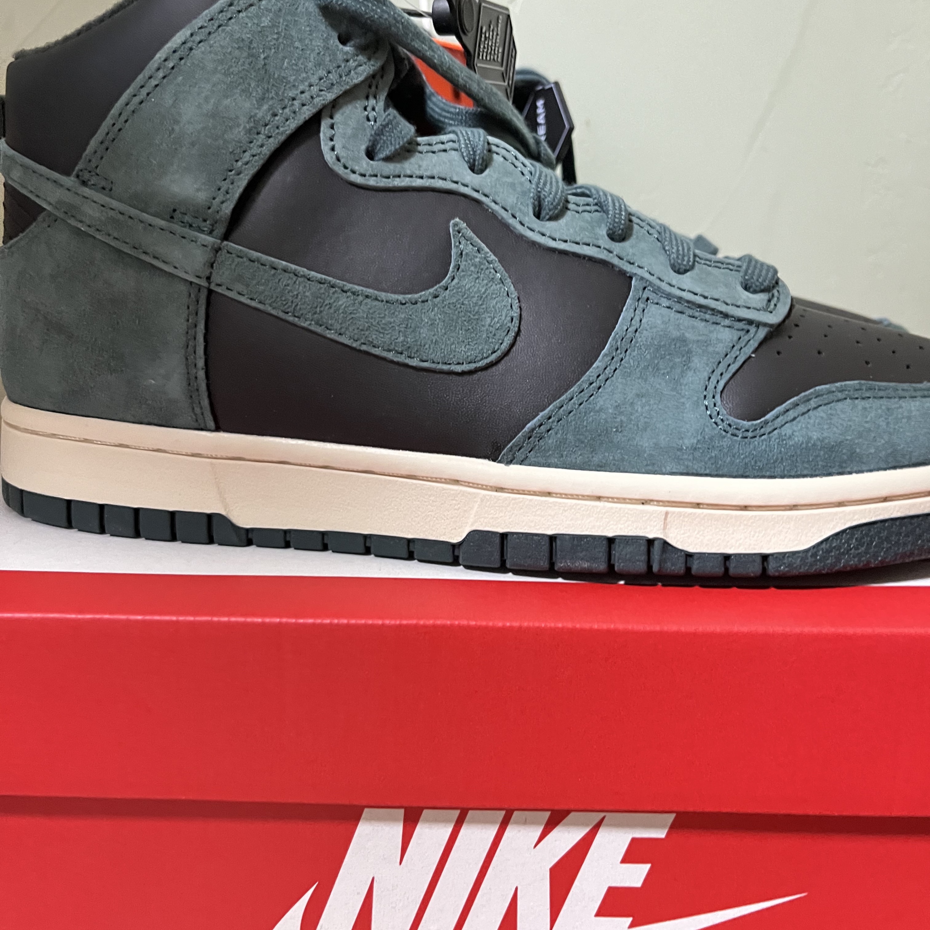 Nike Dunk High Retro PRM Faded Spruce 착용 스타일