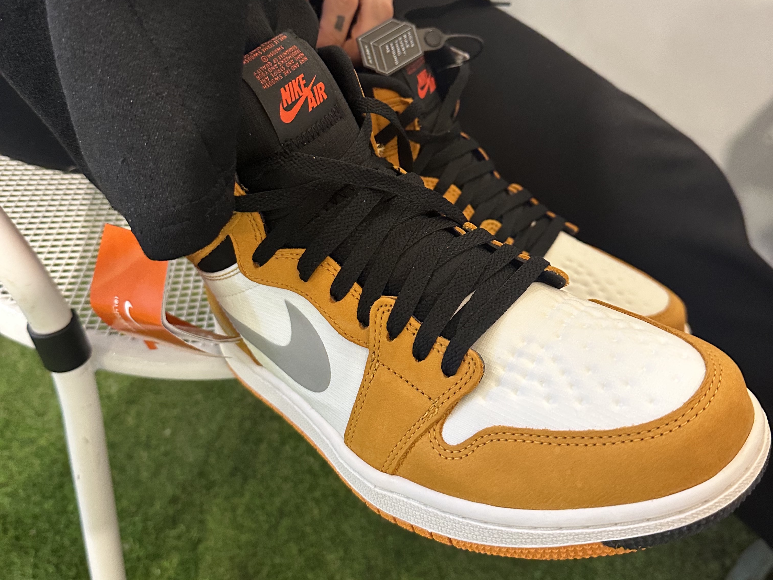 Jordan 1 Element Gore-Tex Light Curry 착용 스타일 - 1