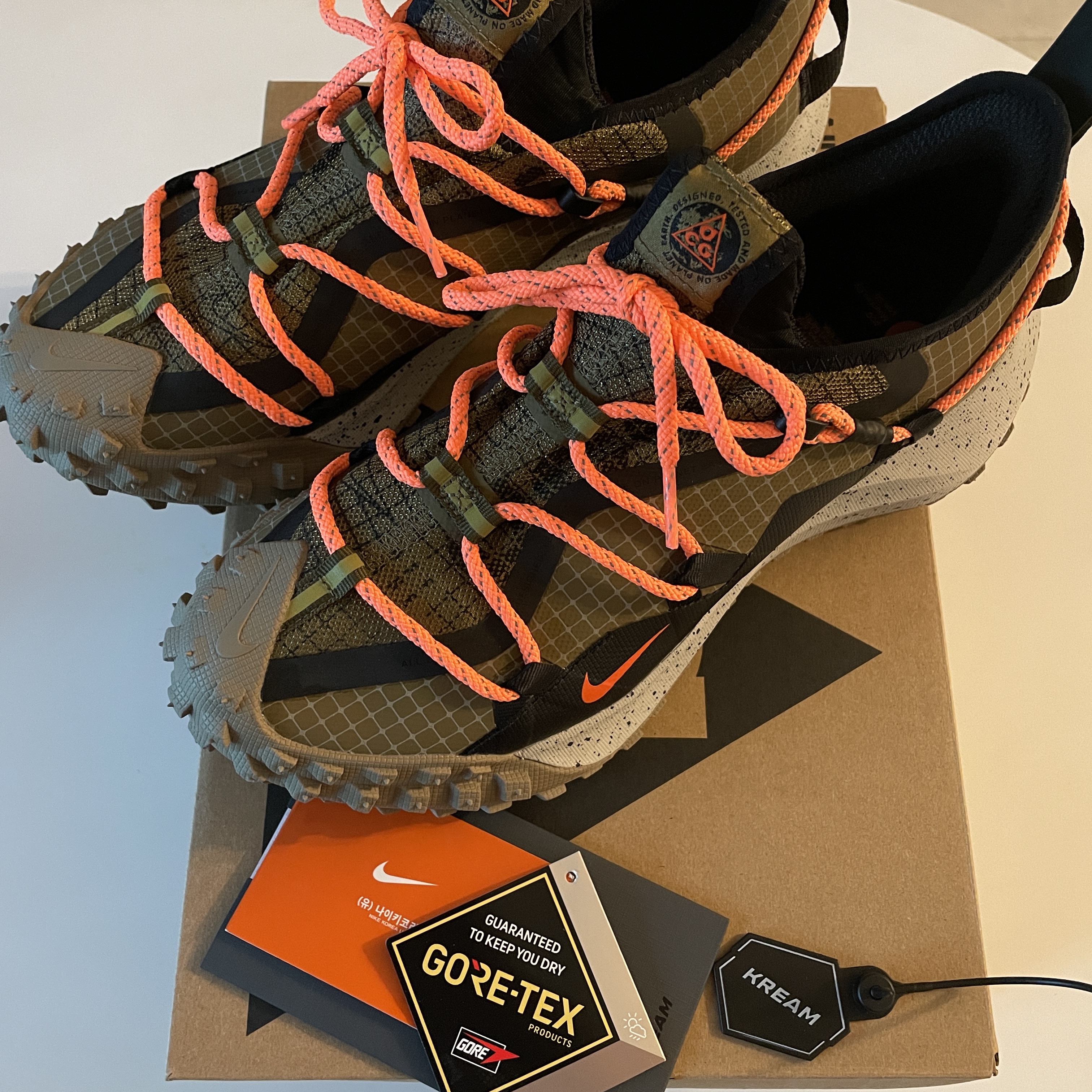 Nike ACG Mountain Fly Low Gore-Tex SE Hazel Rush 착용 스타일