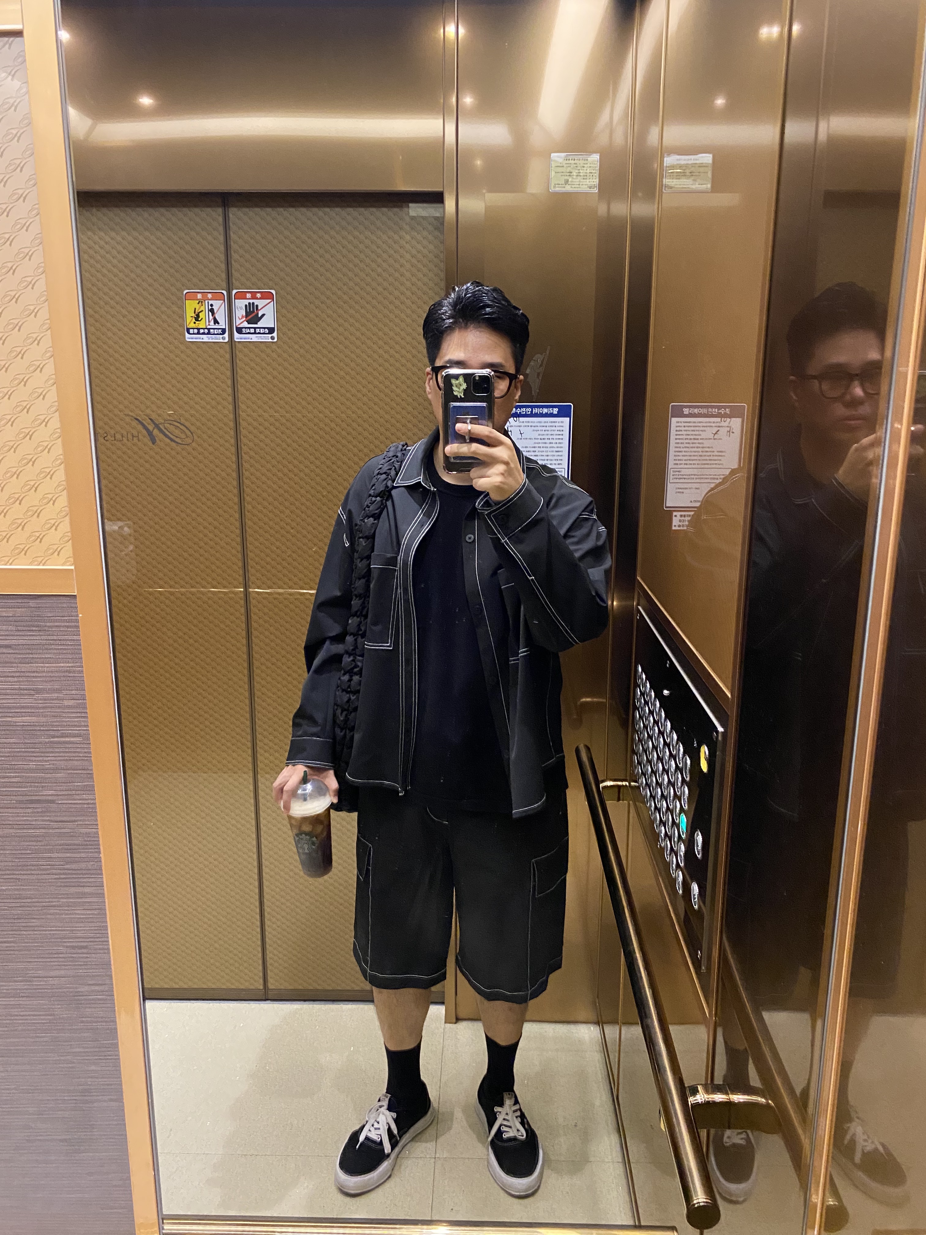 Maison Mihara Yasuhiro Baker OG Sole Canvas Low Cut Sneakers Black, COS Quilted Oversized Shoulder Bag Black 착용 스타일